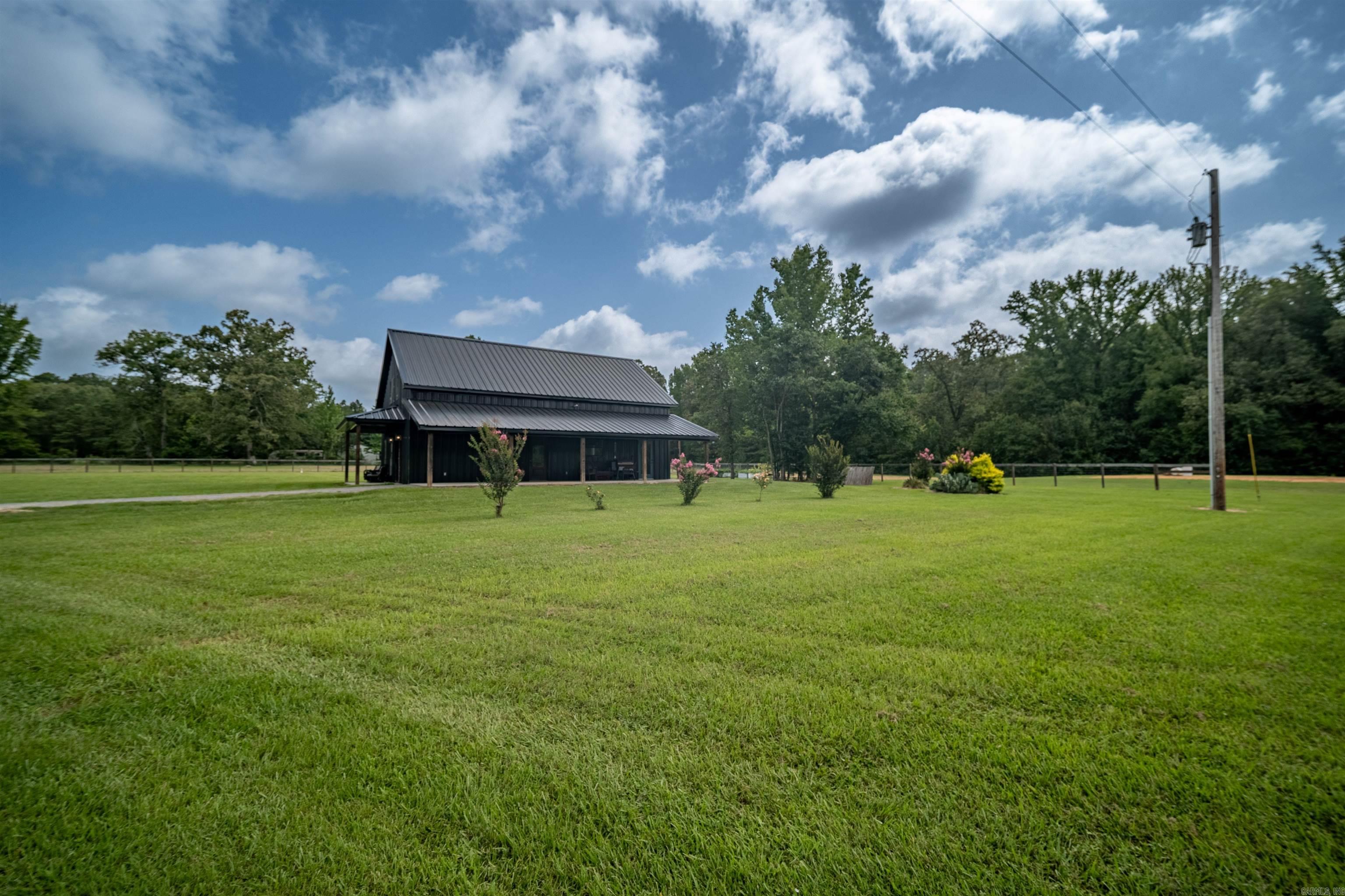 2886 N 83 Highway Property Photo 1