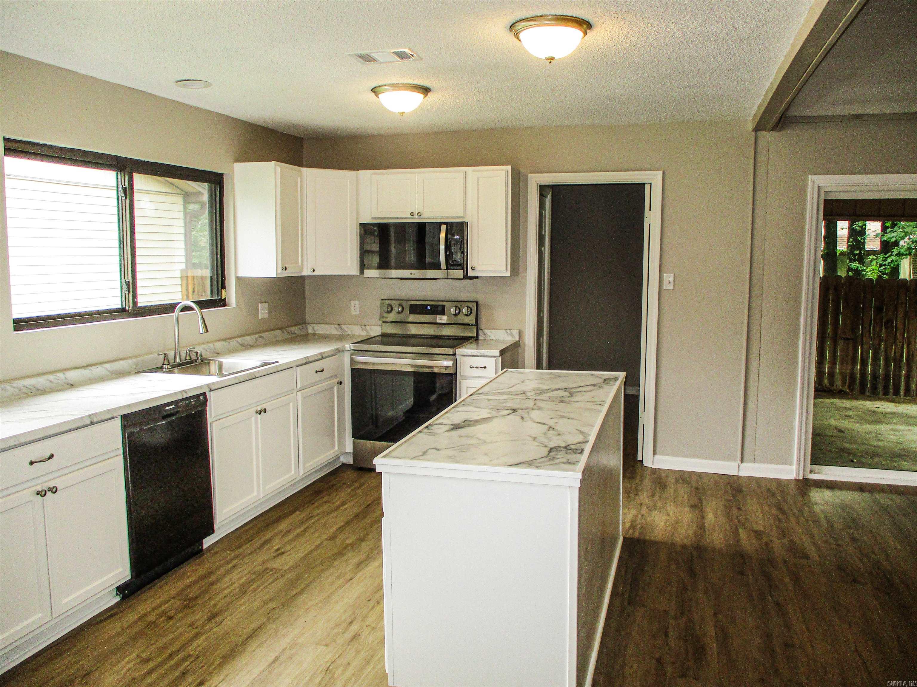 10813 Valiant Drive Property Photo 8