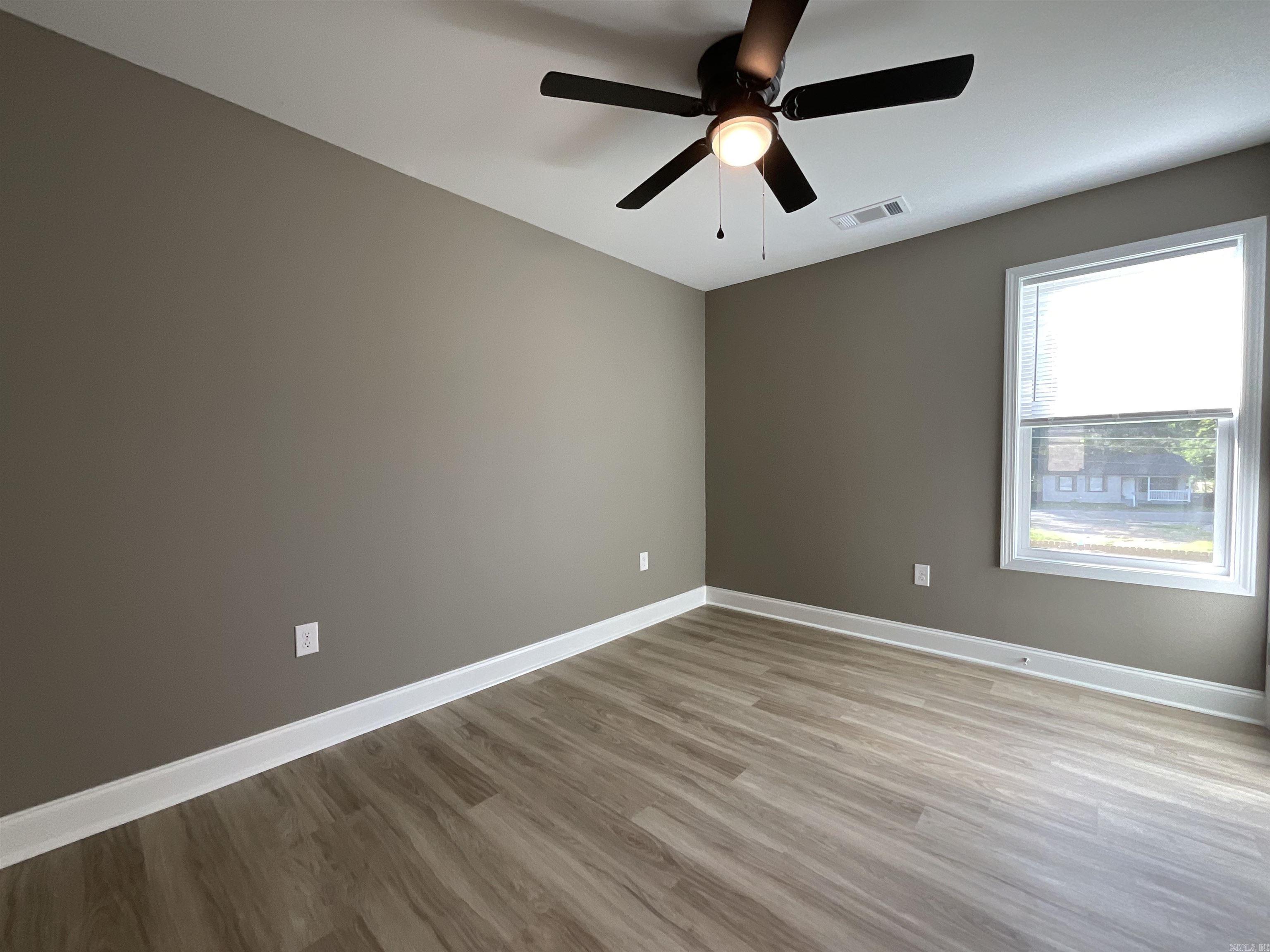 409 & 411 E Center Street Property Photo 17