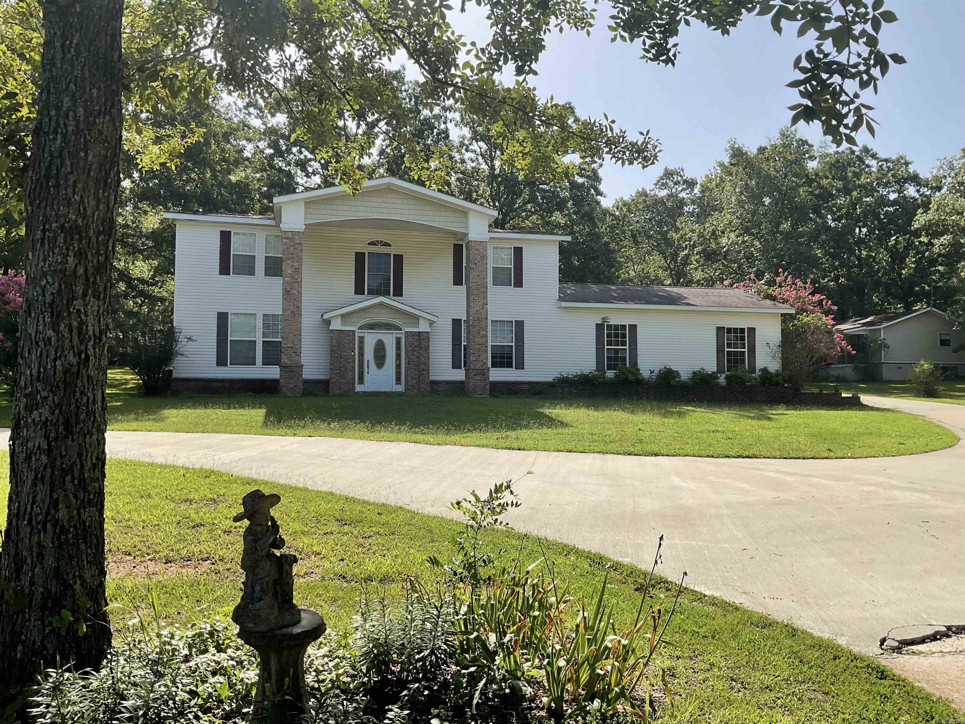 9076 Edgemont Rd. Property Photo 1