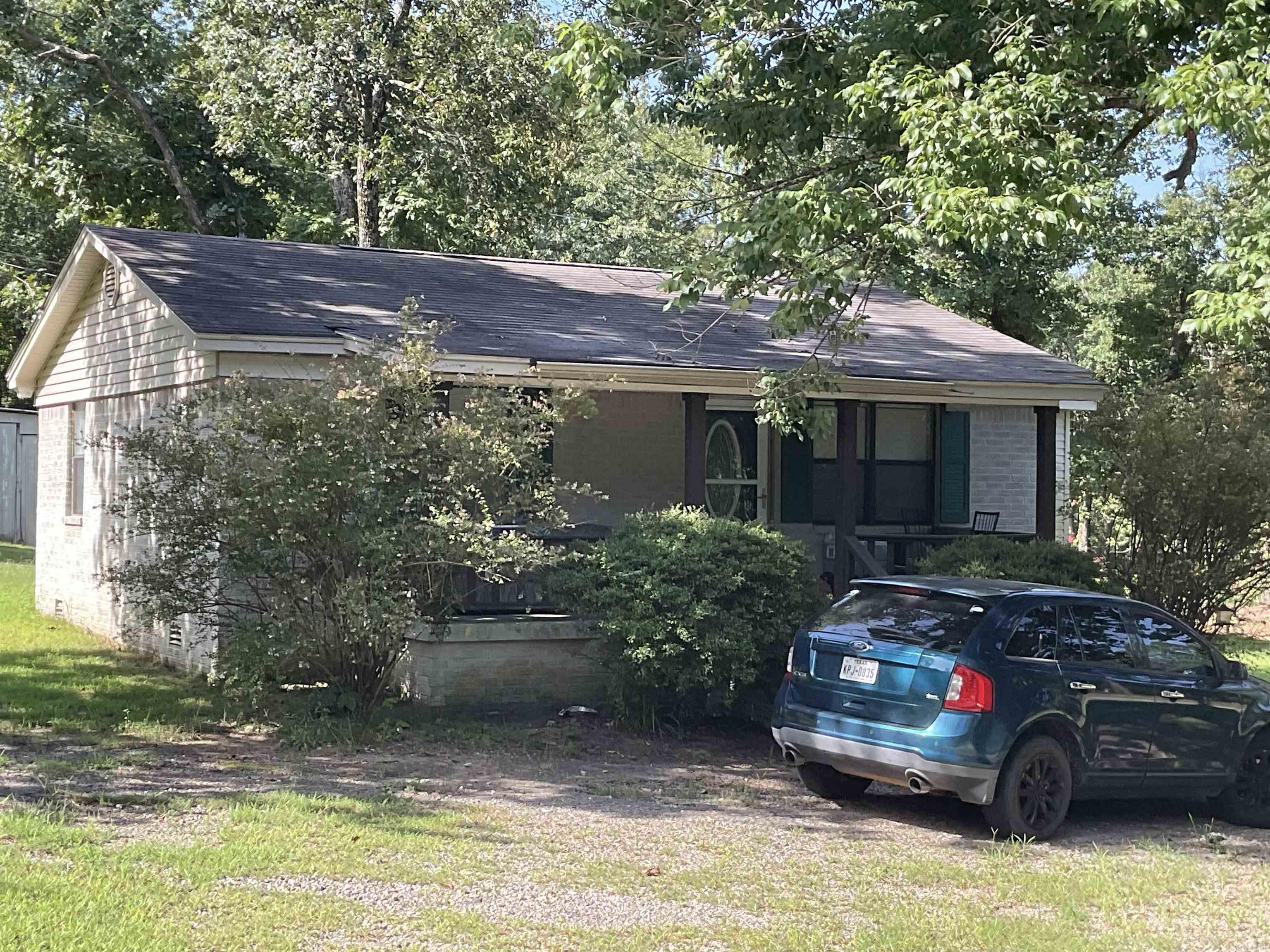 9076 Edgemont Rd. Property Photo 2