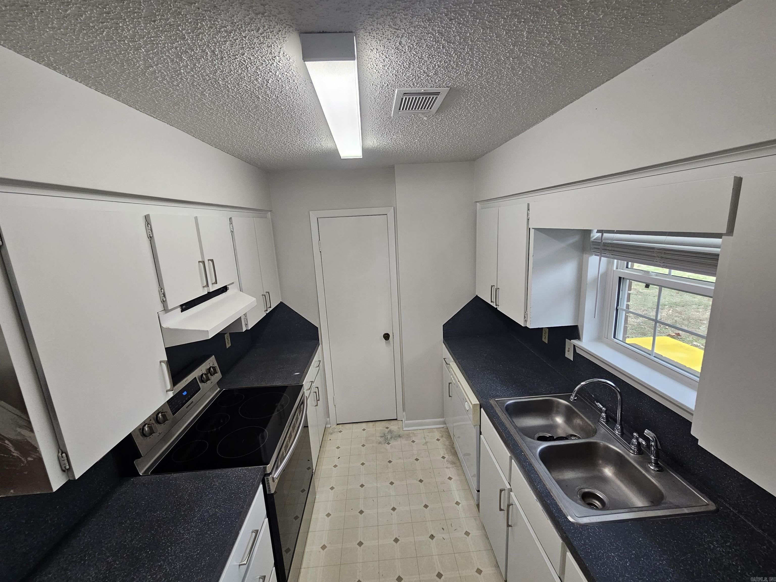 10 Meadowlark Drive Property Photo 7