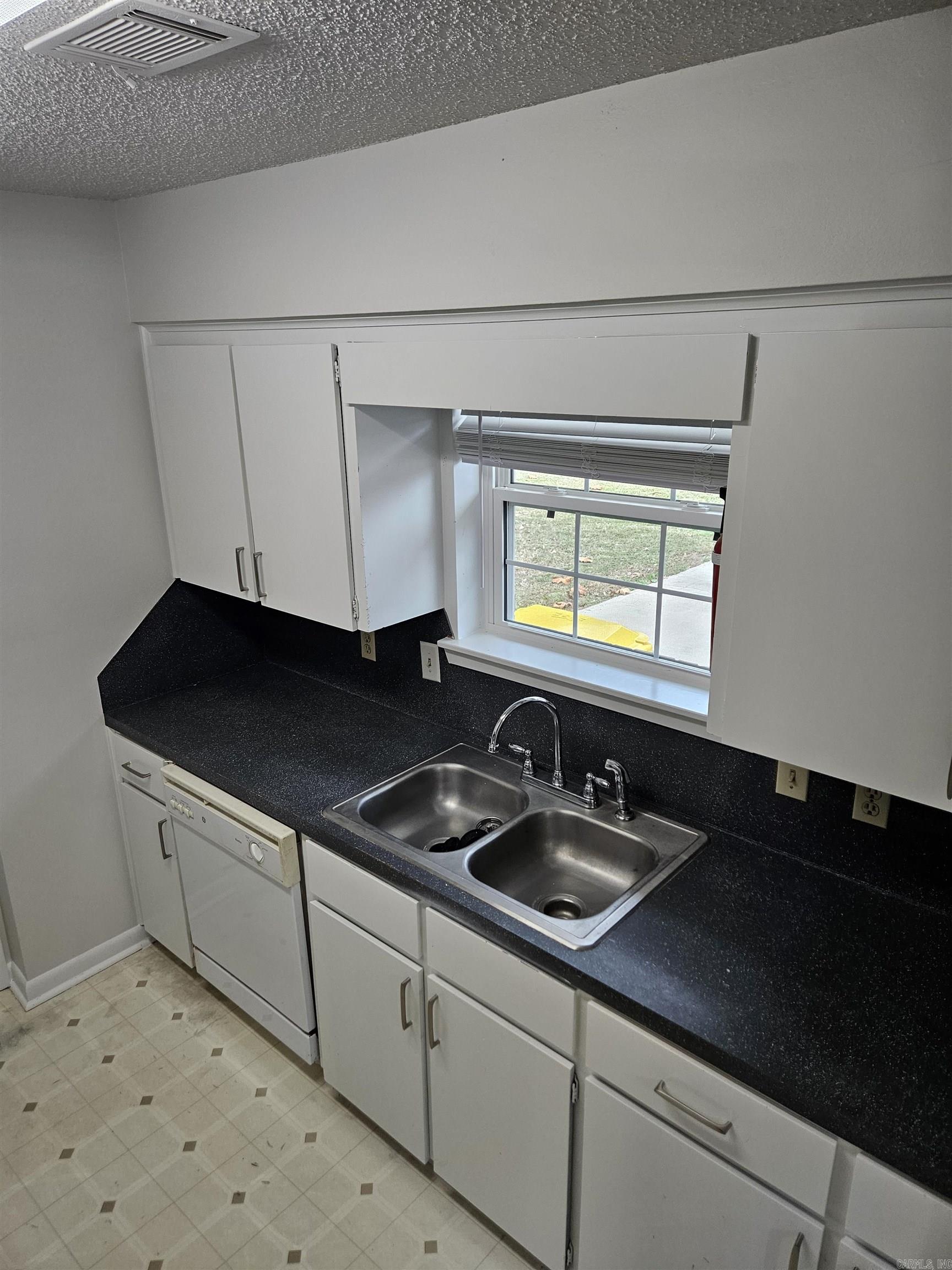 10 Meadowlark Drive Property Photo 9