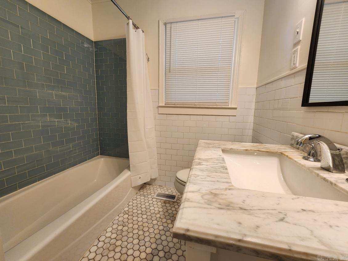 8612 Westwood Avenue Property Photo 4