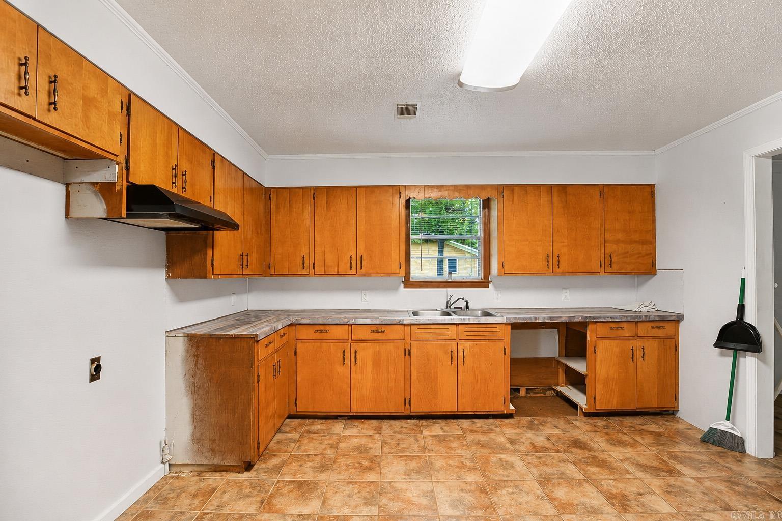 4501 Payton Property Photo 6
