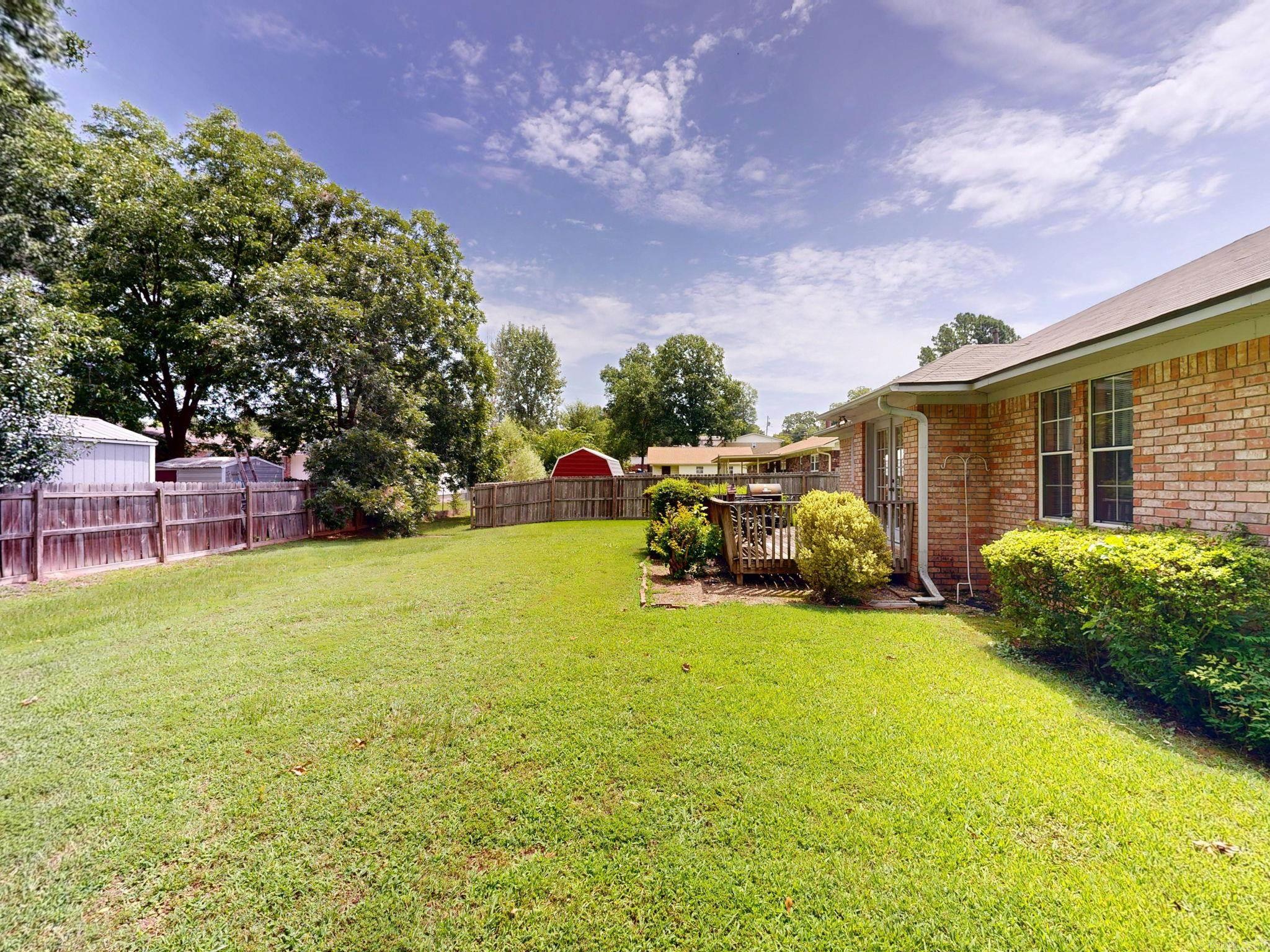 1016 Woodlawn Property Photo 4