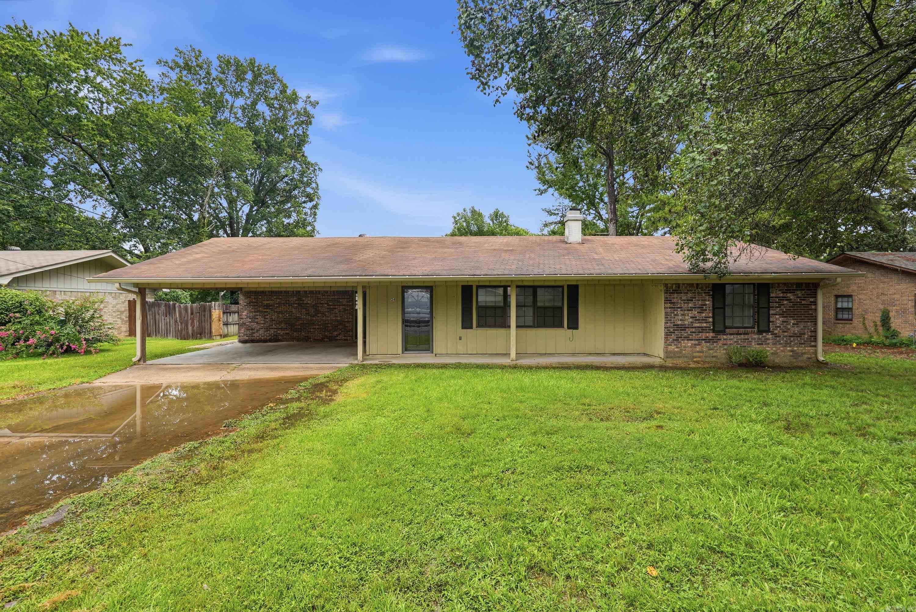 124 Shamrock Drive Property Photo 1