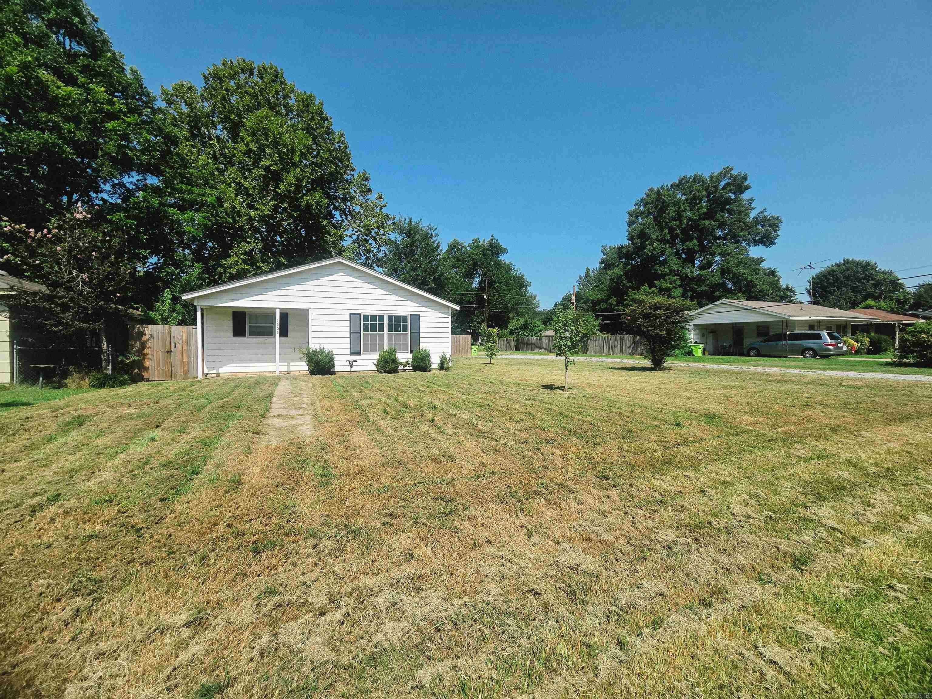 1202 S Wood St Property Photo 2