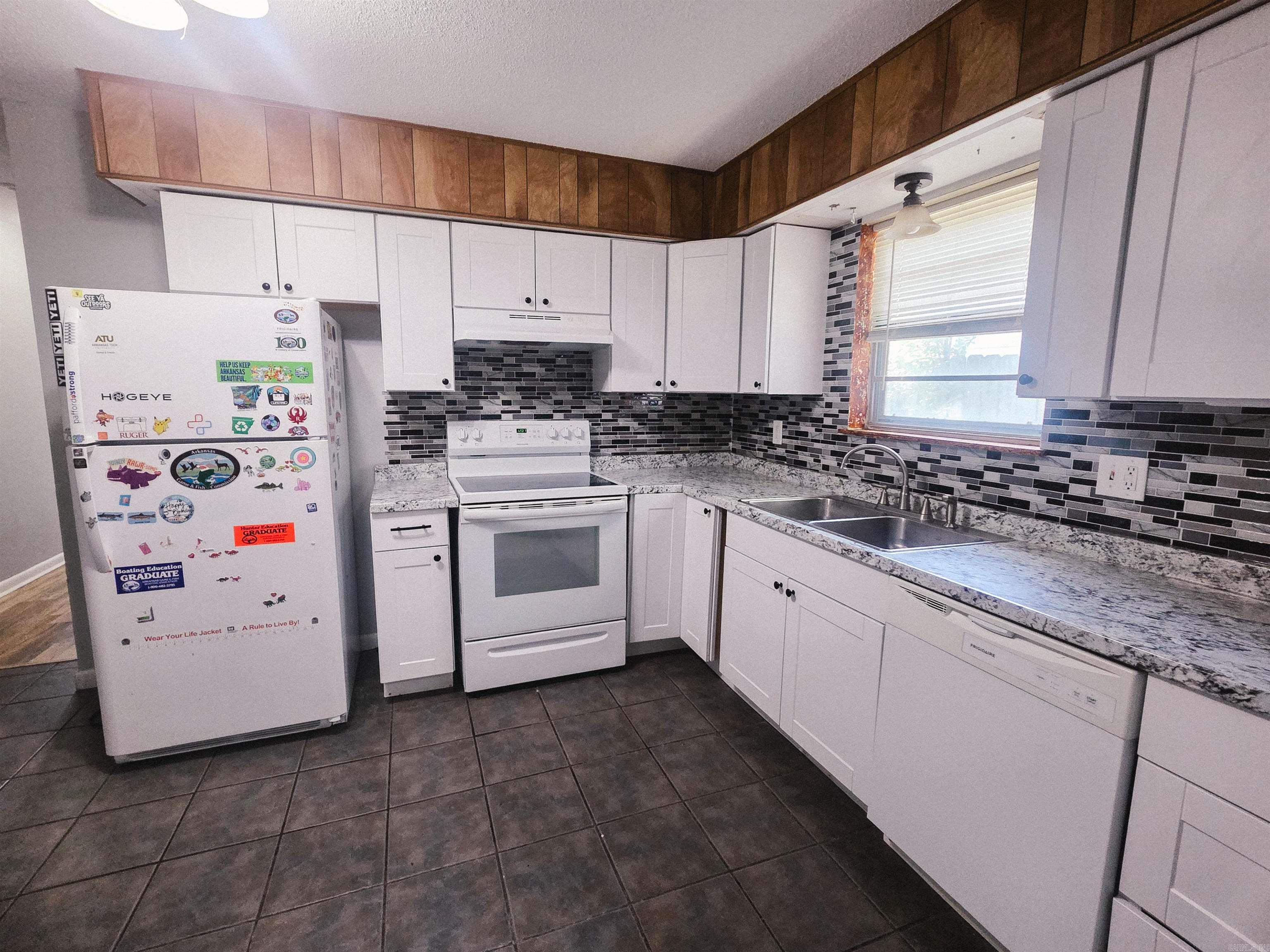 1202 S Wood St Property Photo 8