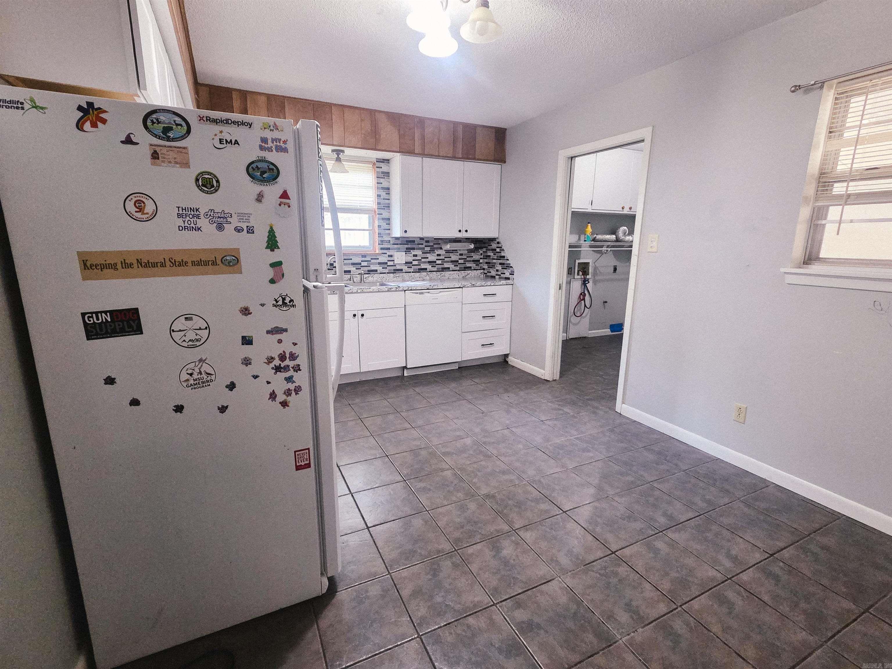 1202 S Wood St Property Photo 9