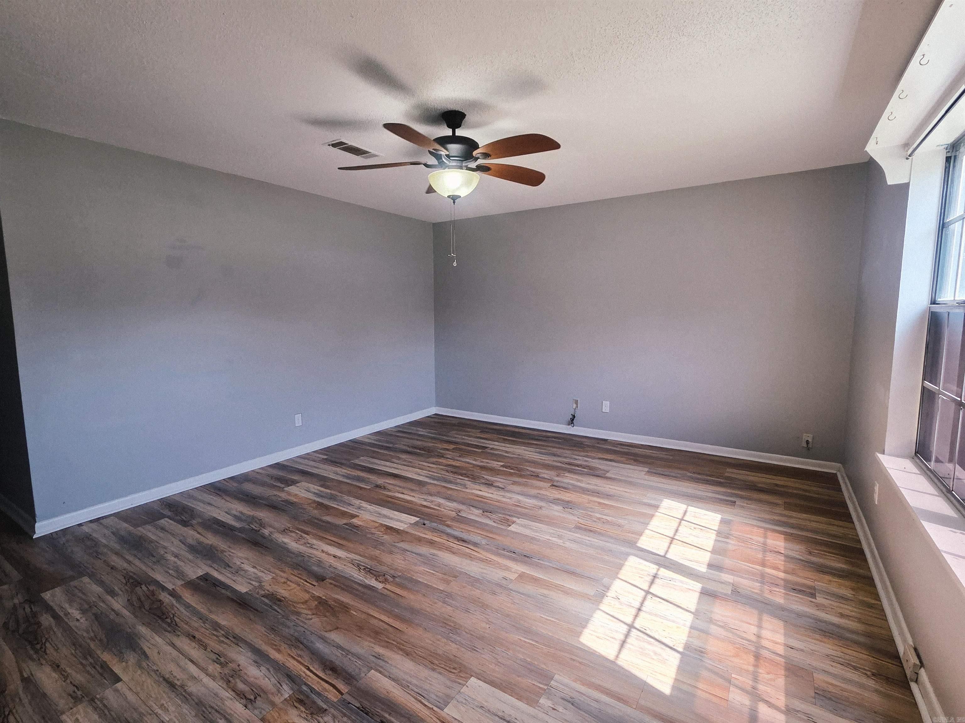 1202 S Wood St Property Photo 11