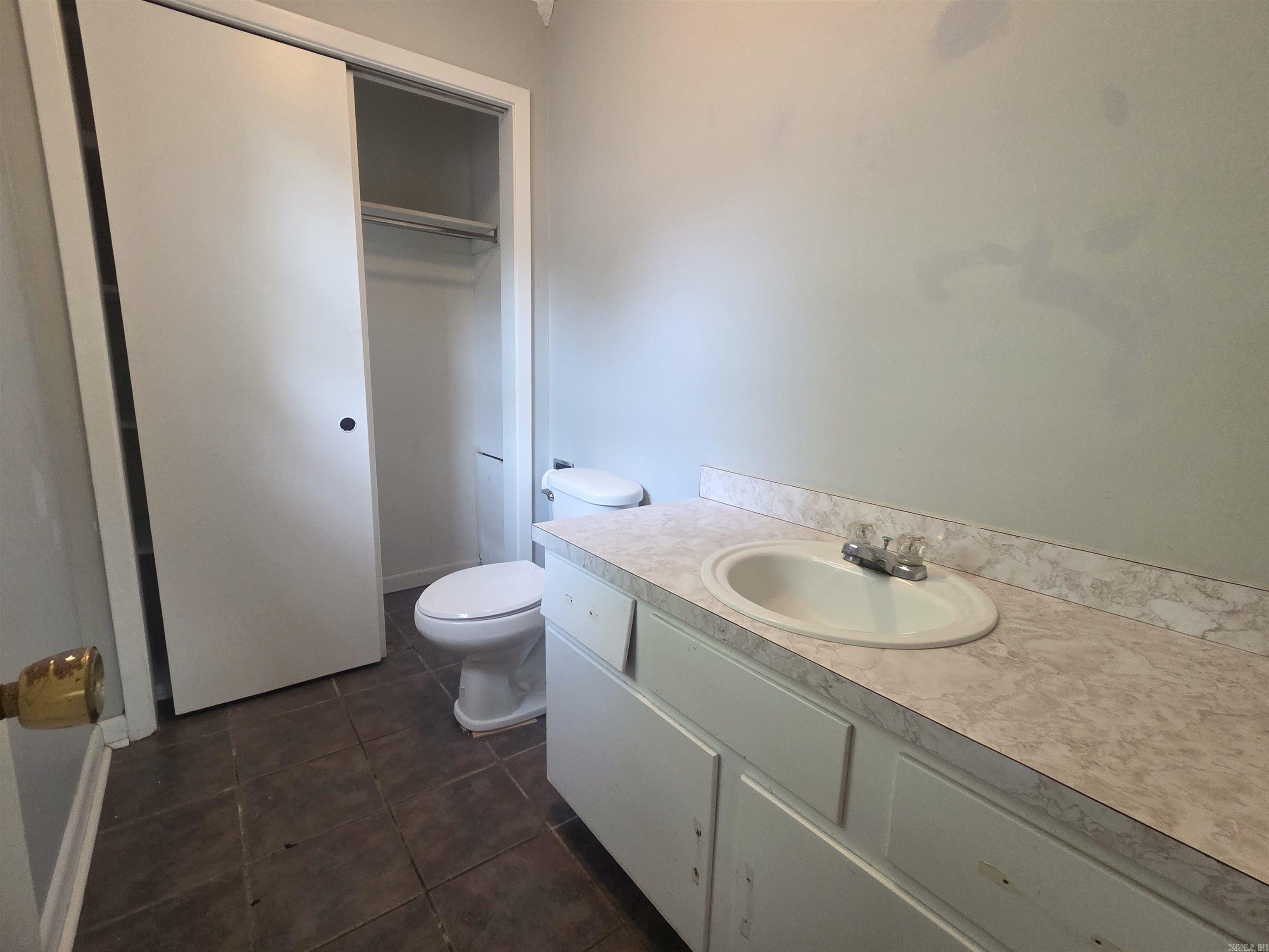 1202 S Wood St Property Photo 14