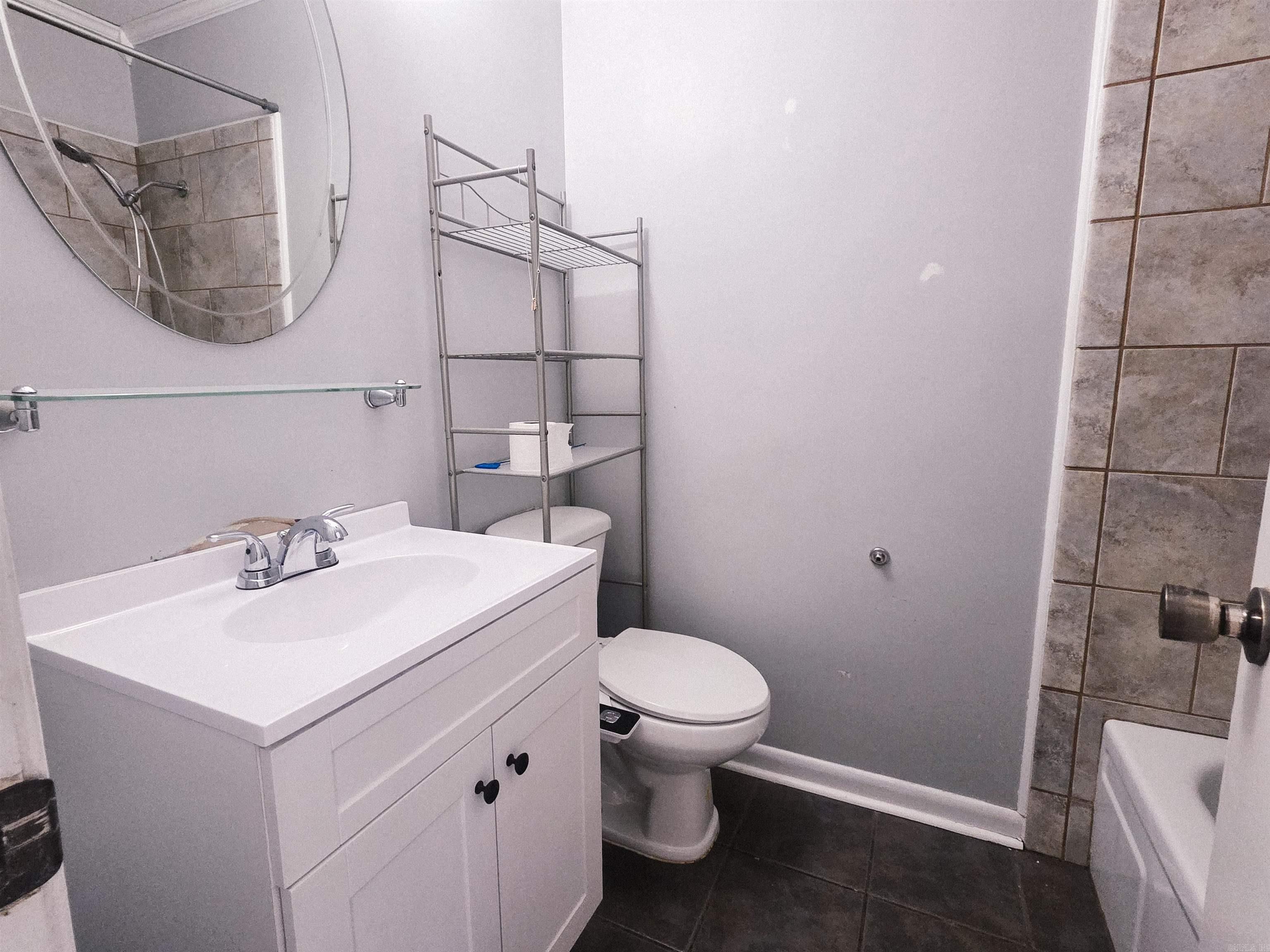 1202 S Wood St Property Photo 15