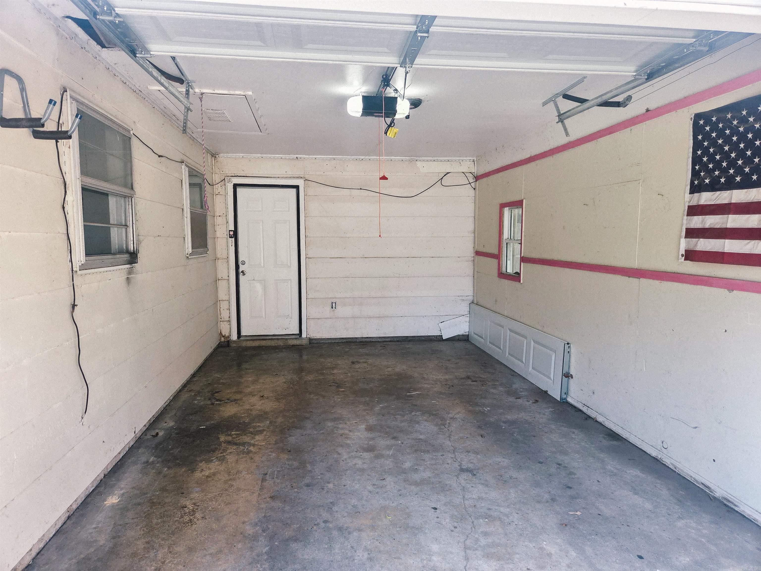 1202 S Wood St Property Photo 23