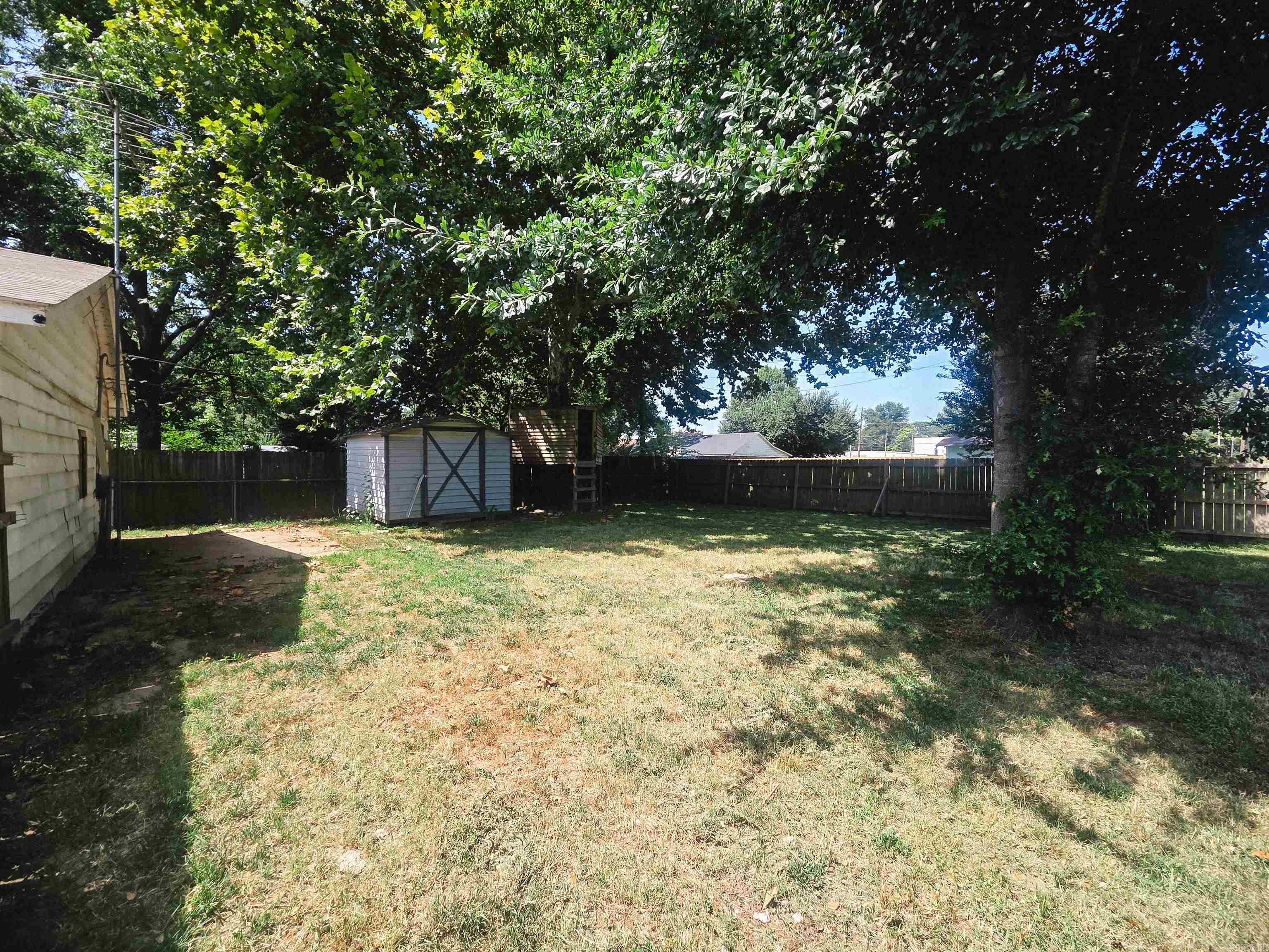 1202 S Wood St Property Photo 27