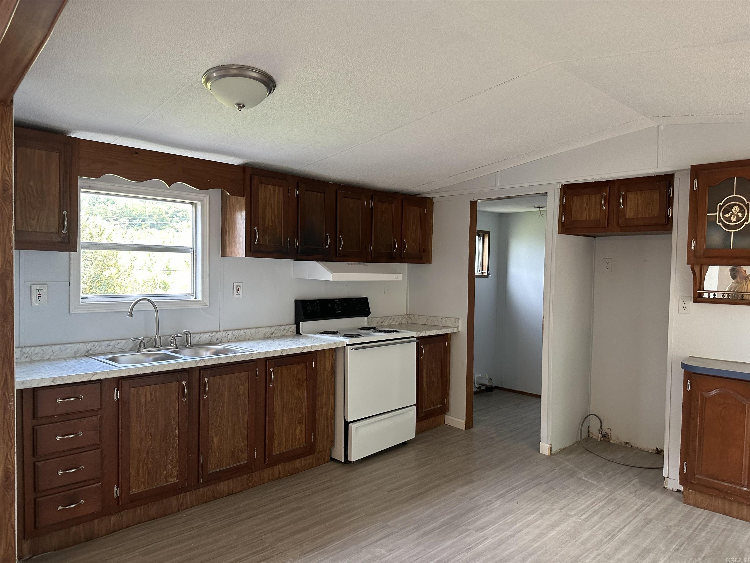 6614 Fitts Property Photo 3