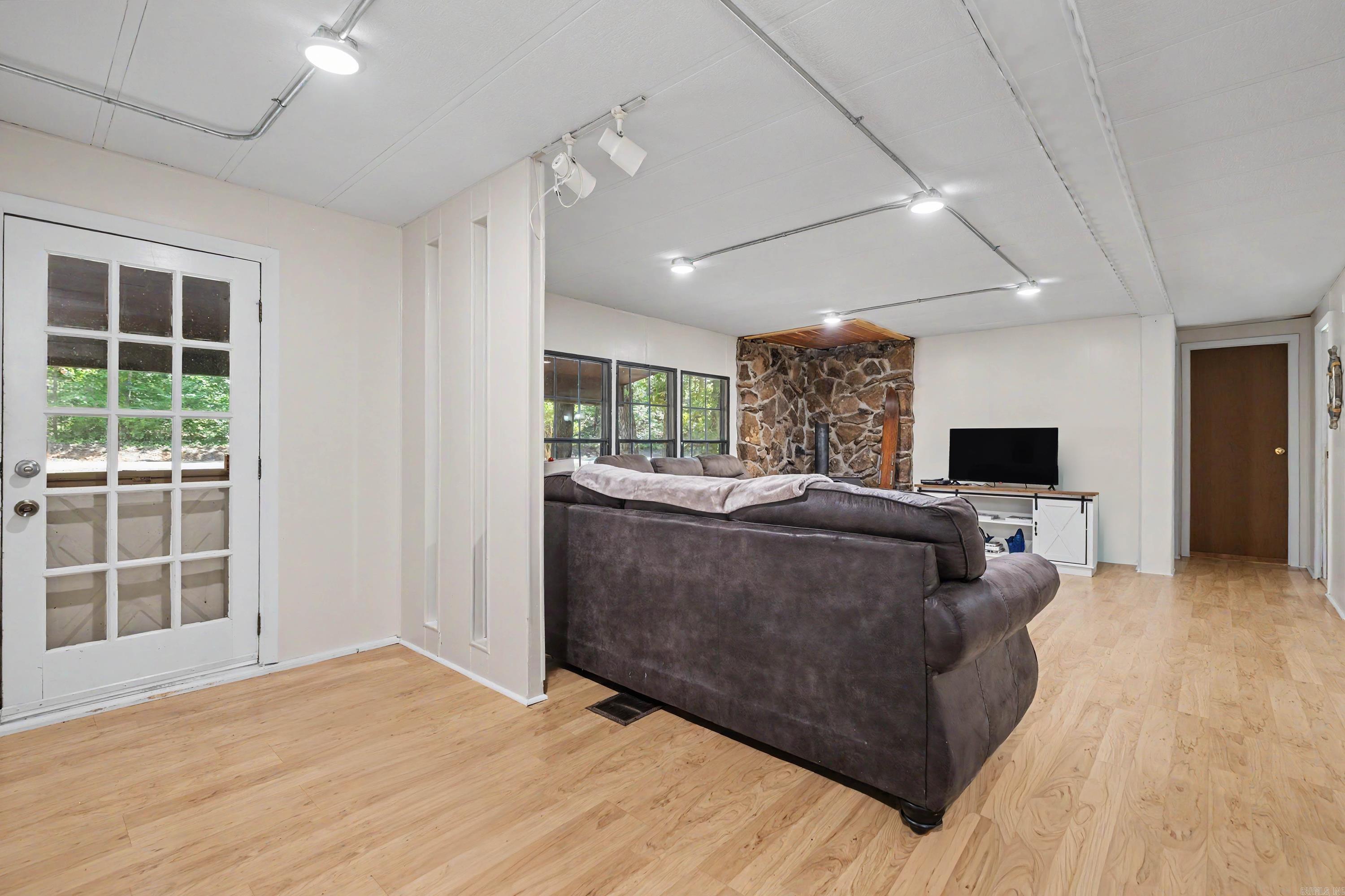 924 Cove Creek Road Property Photo 6