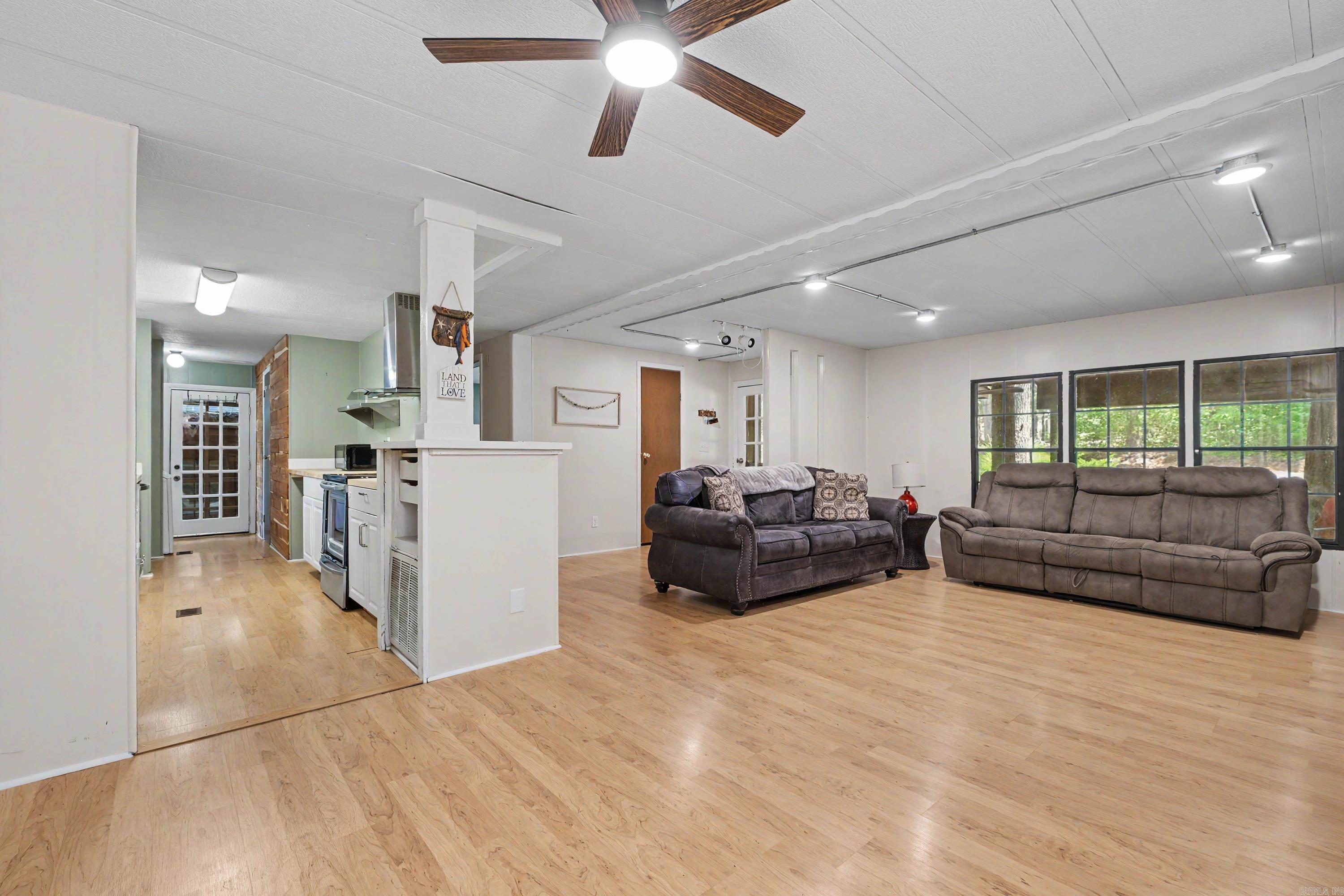 924 Cove Creek Road Property Photo 11