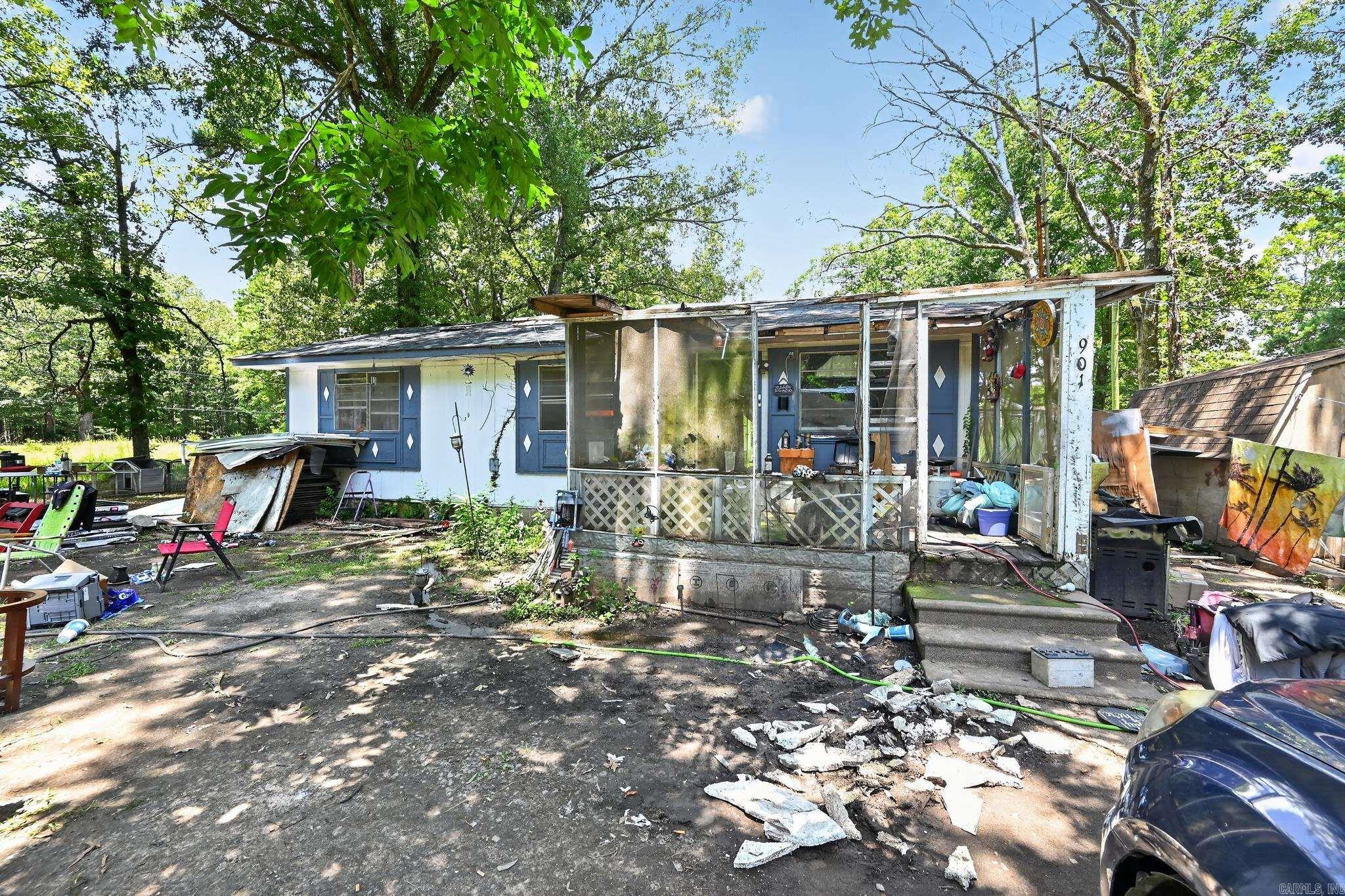 901 Mockingbird Lane Property Photo 1