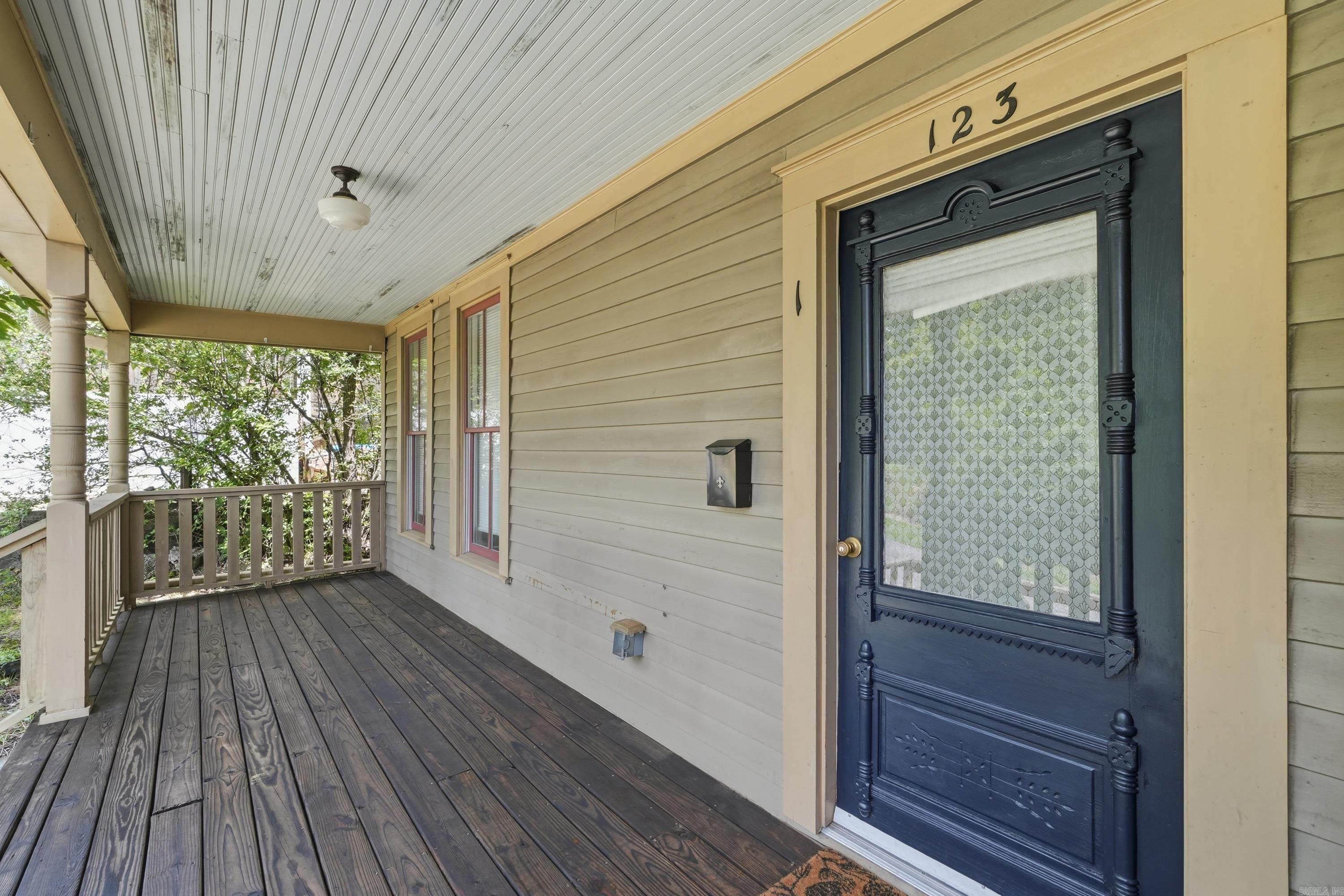 123 S Schiller Street Property Photo 6