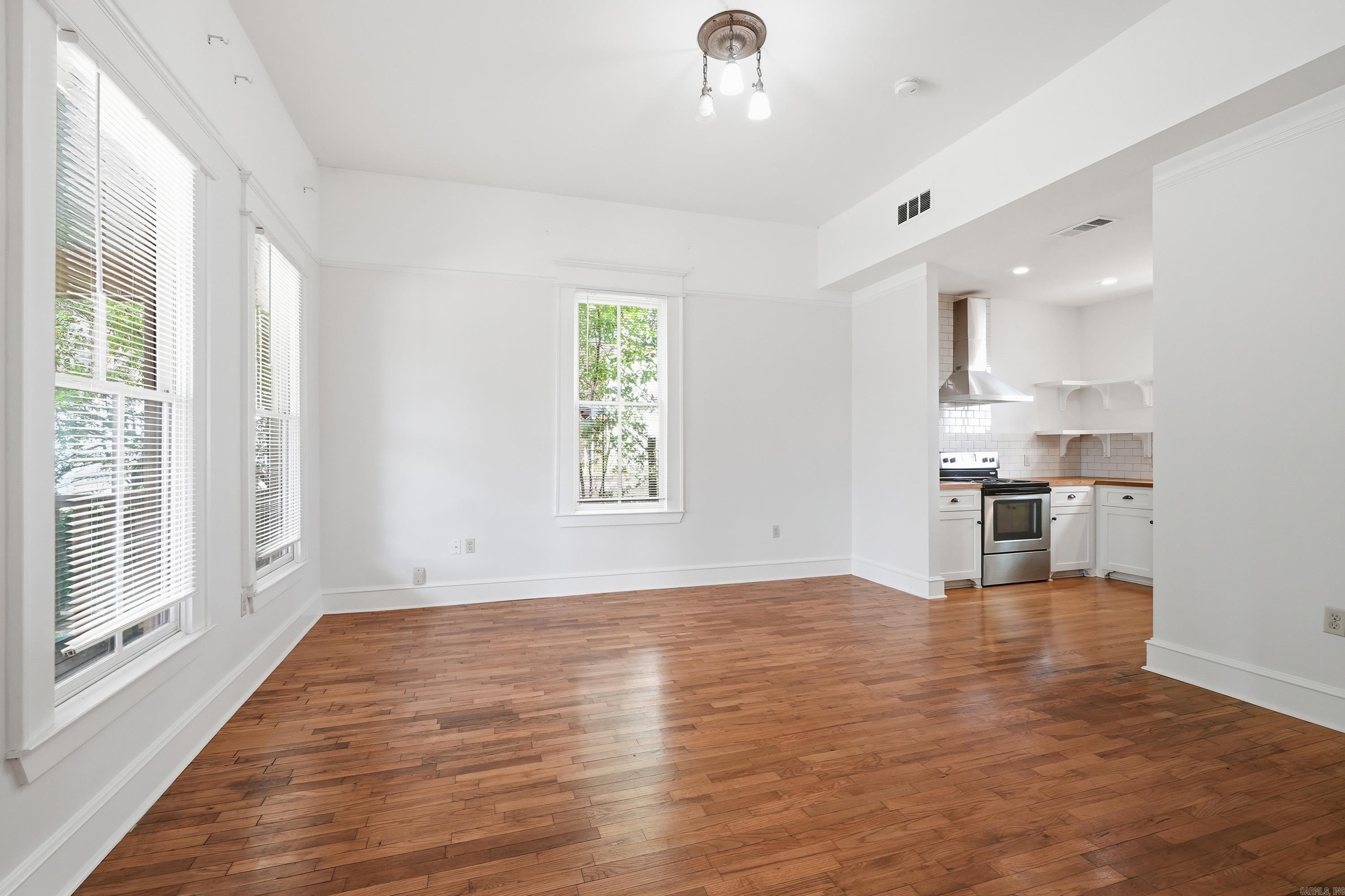 123 S Schiller Street Property Photo 8