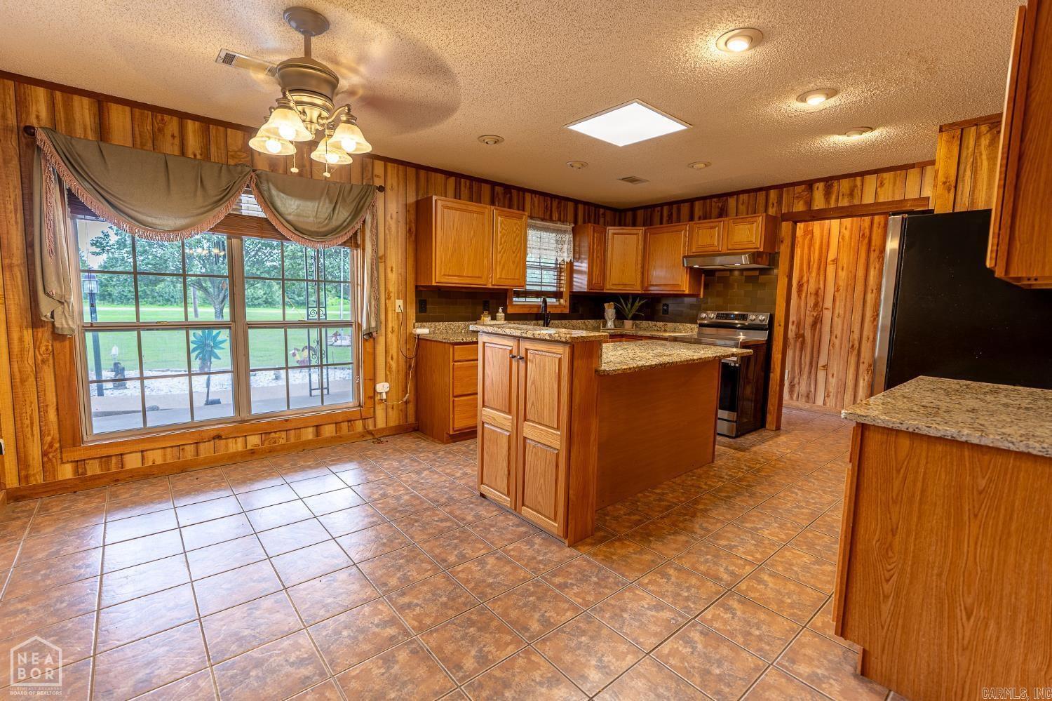 90 County Road 7415 Property Photo 9