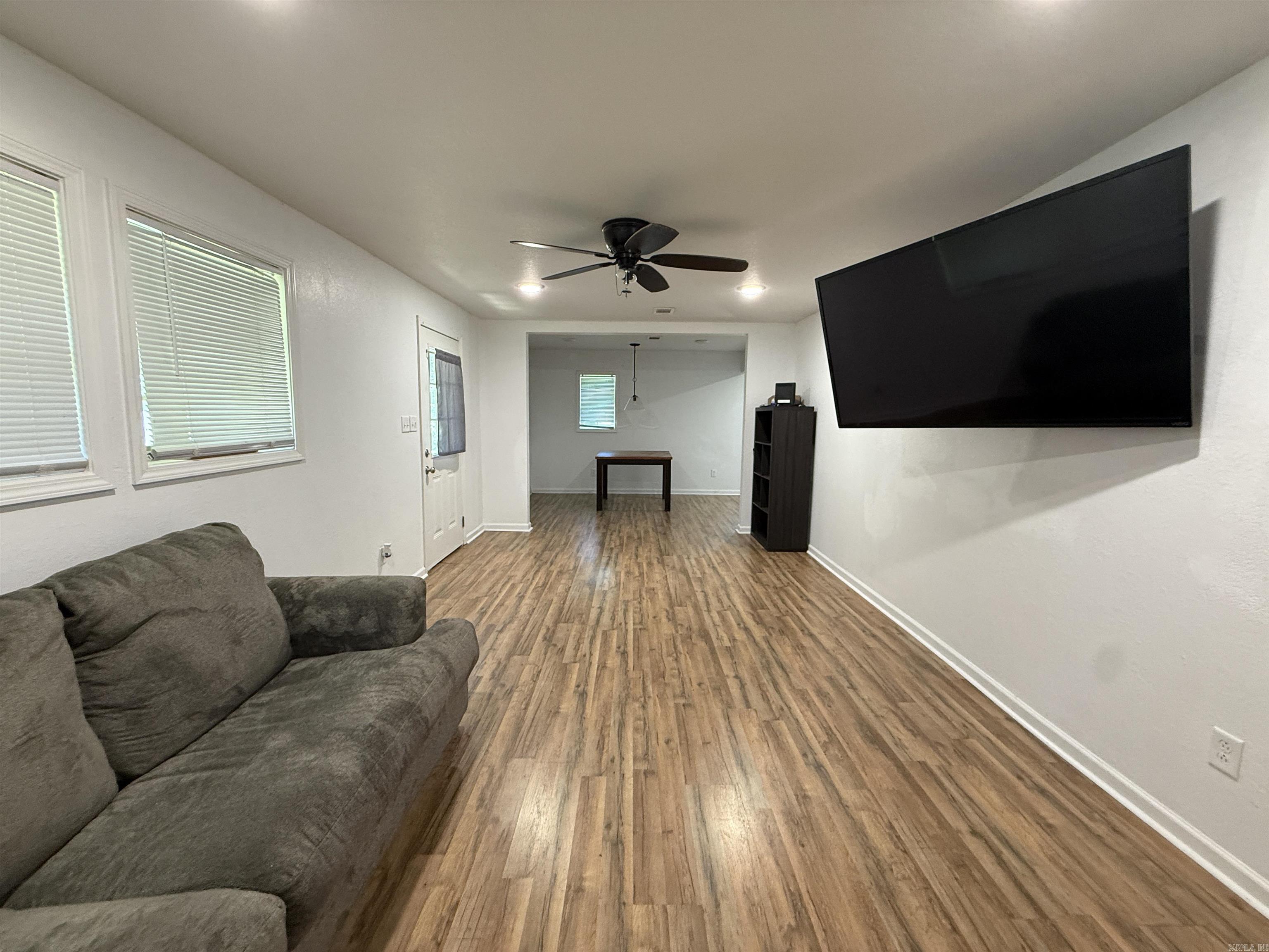 401 Hancock St Property Photo 6