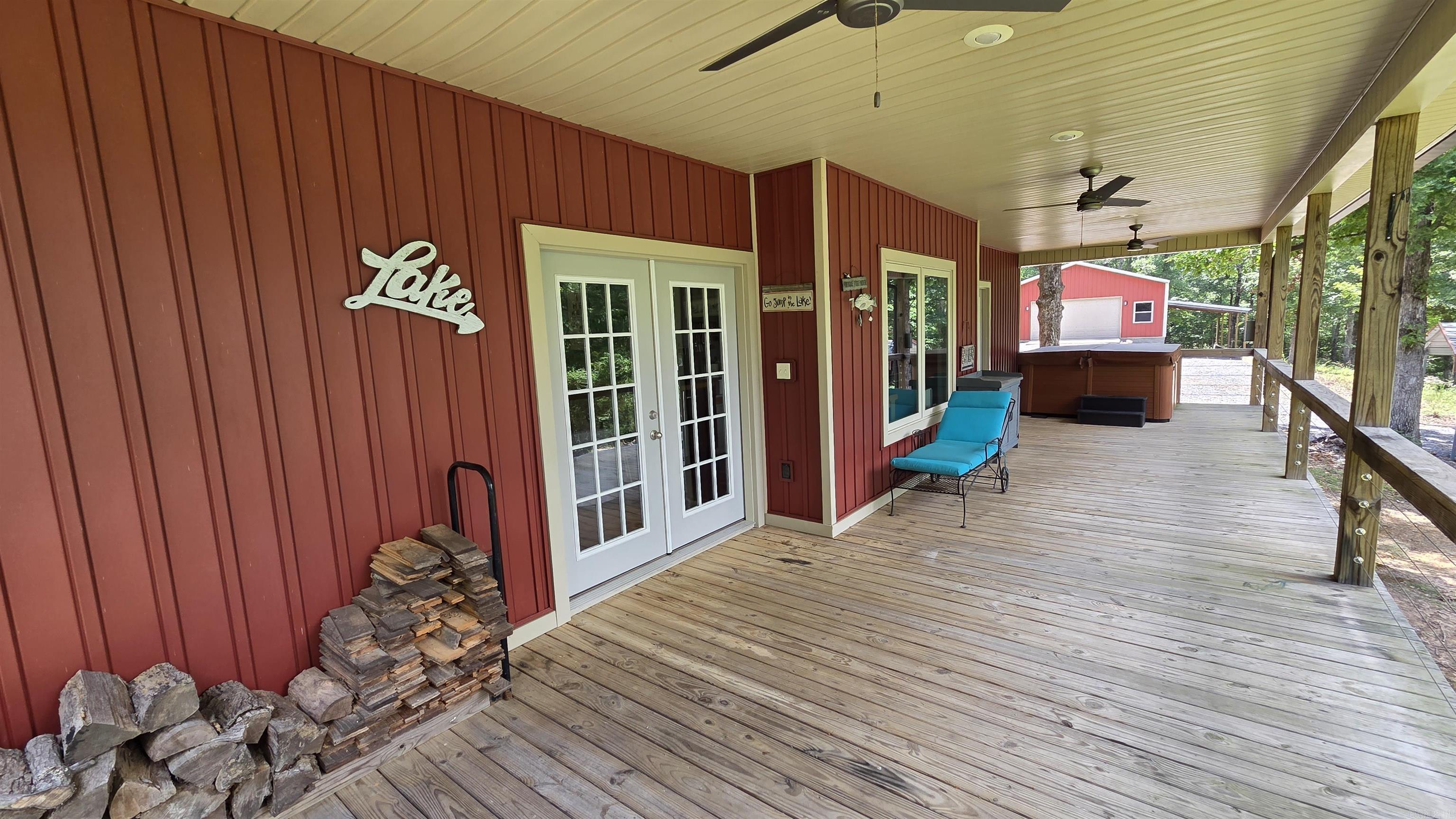 189 Watersedge Lane Property Photo 3