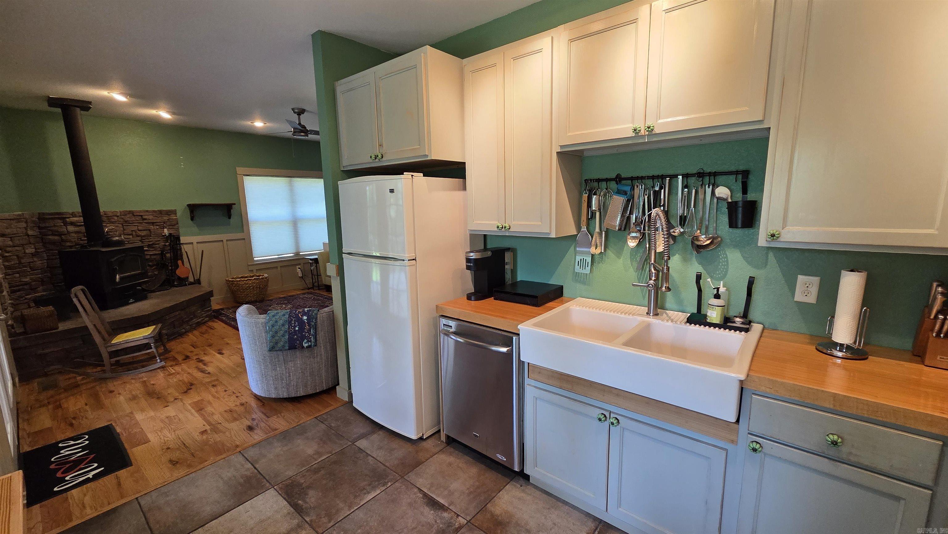 189 Watersedge Lane Property Photo 8