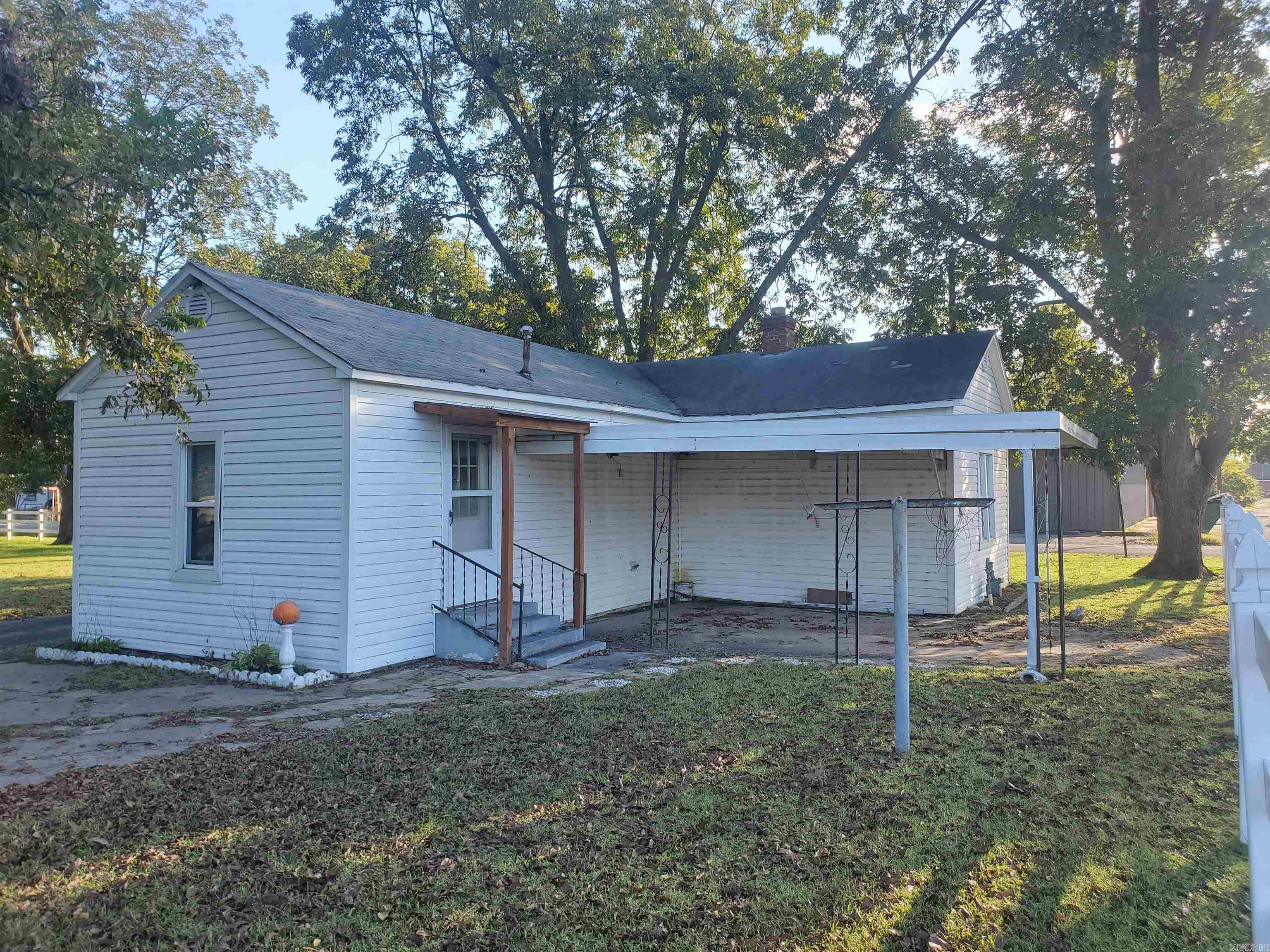 152 N Moore Avenue Property Photo 13