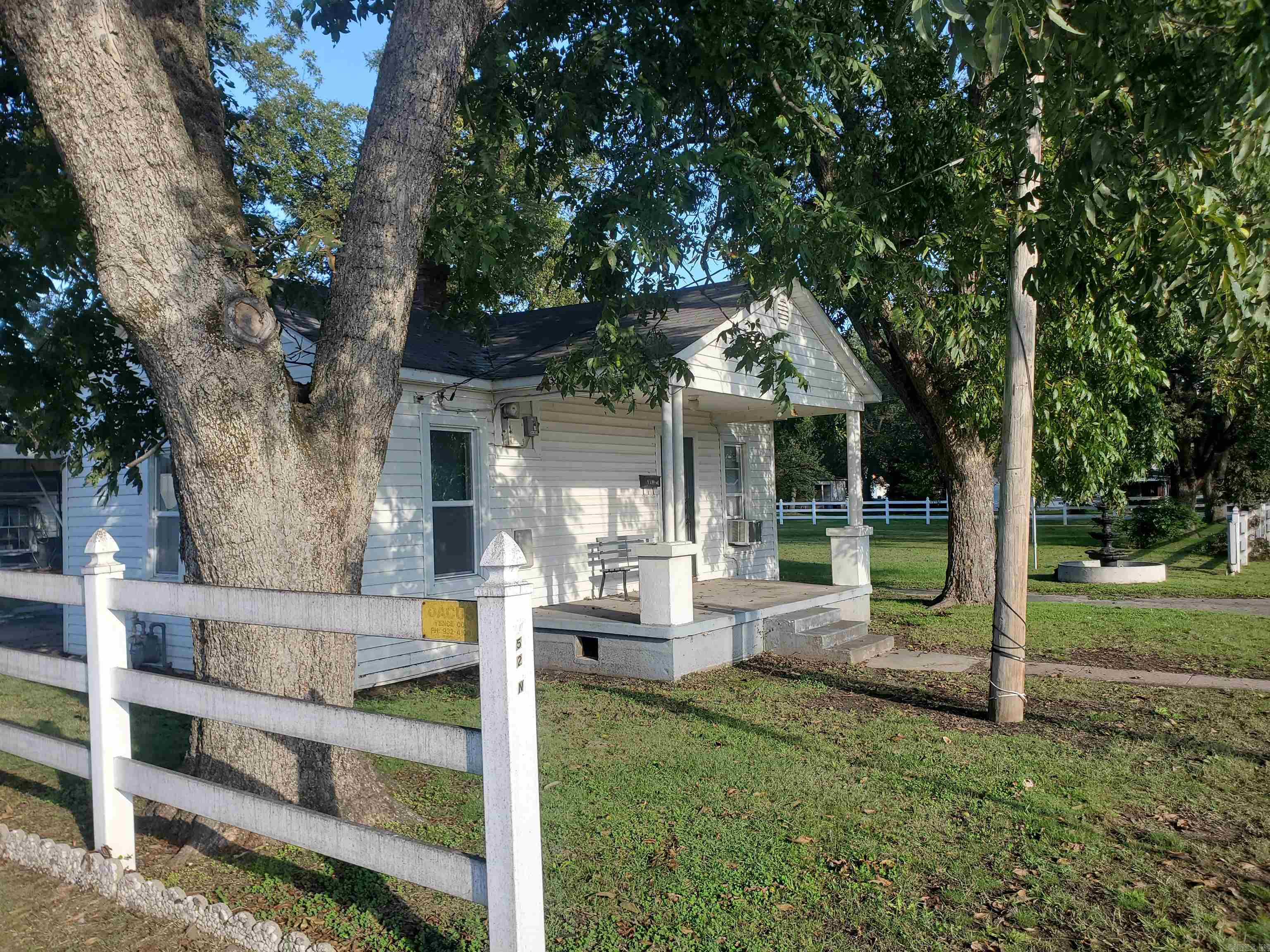 152 N Moore Avenue Property Photo 14