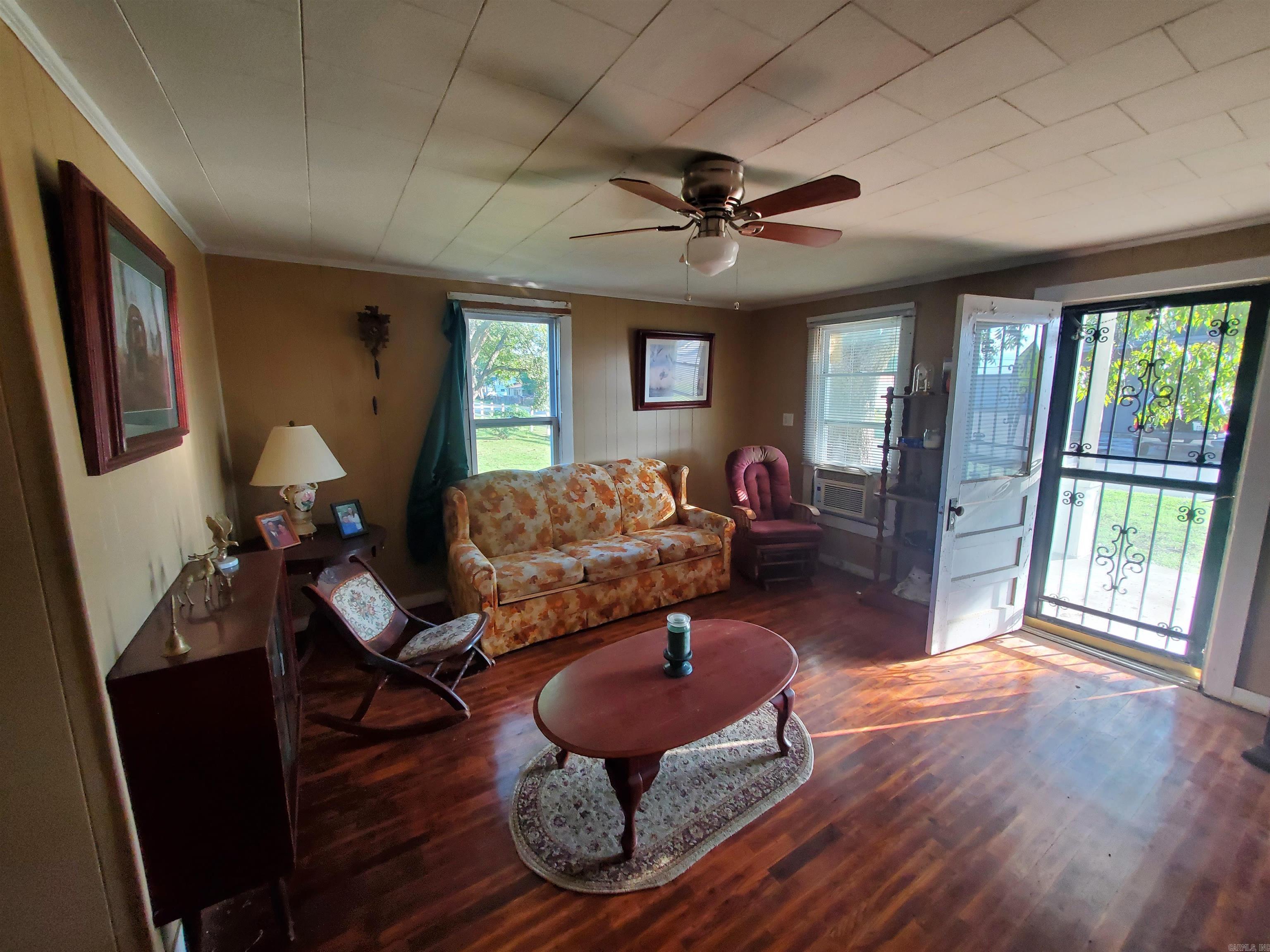 152 N Moore Avenue Property Photo 18