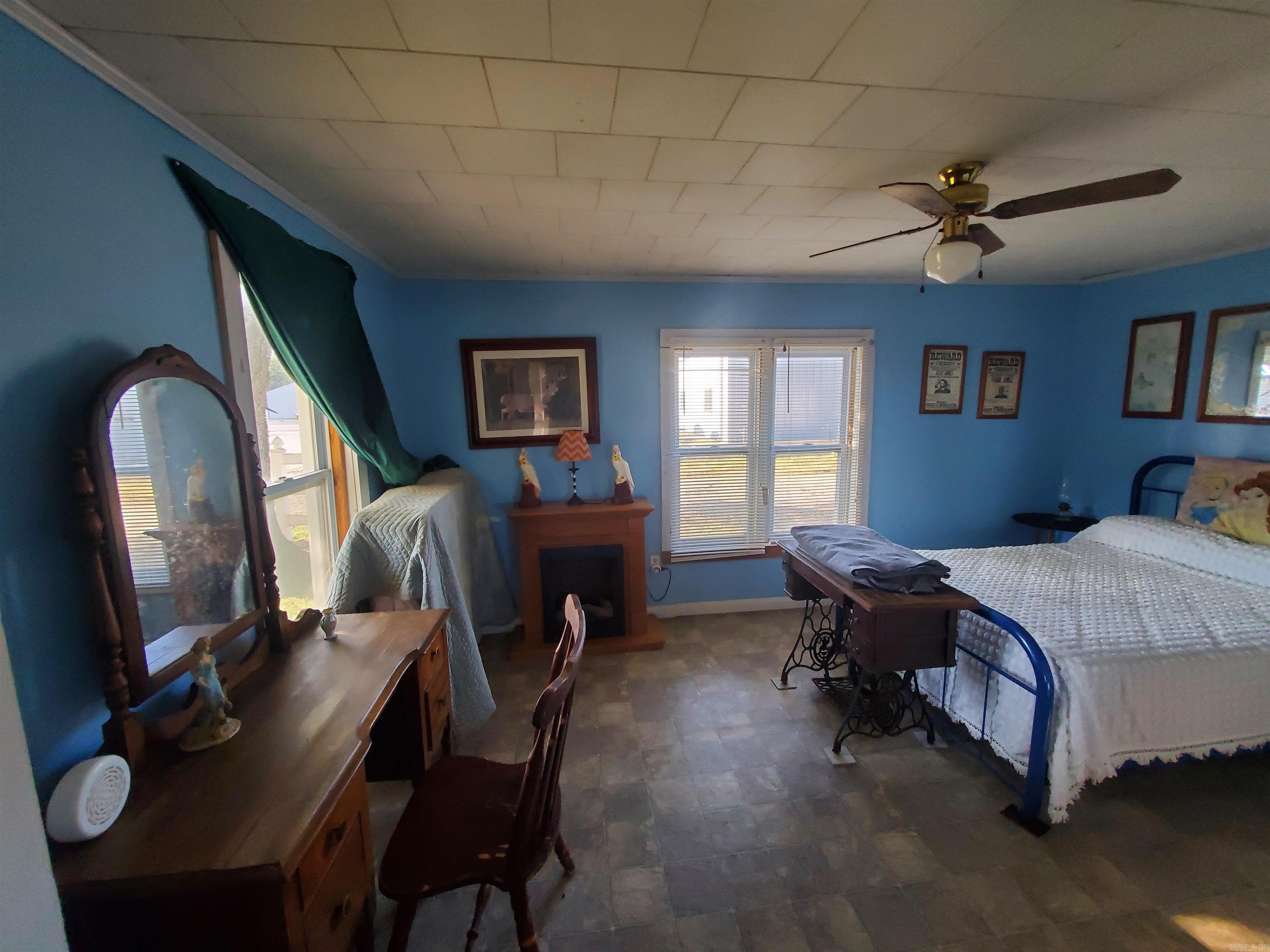 152 N Moore Avenue Property Photo 21