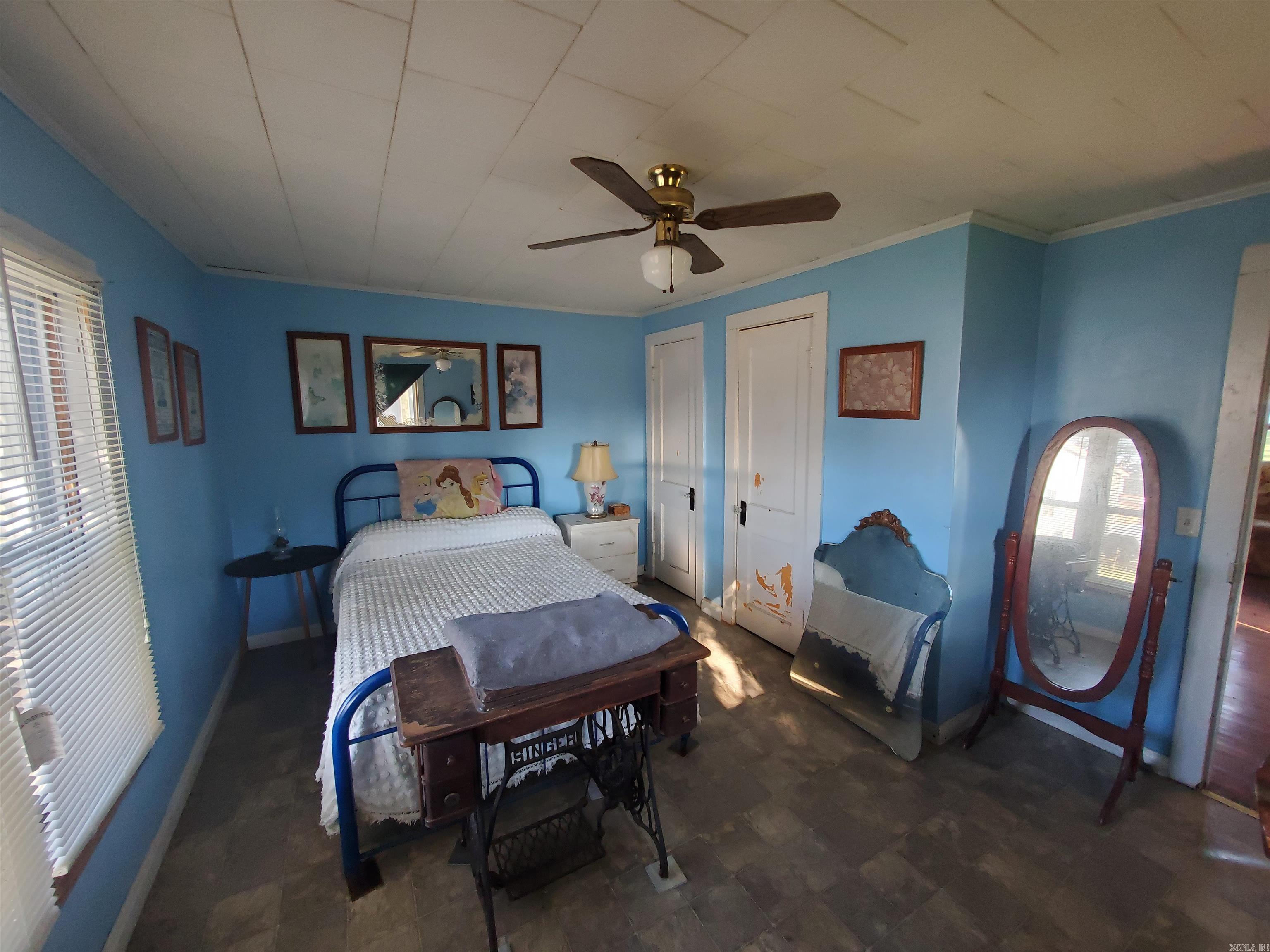 152 N Moore Avenue Property Photo 22