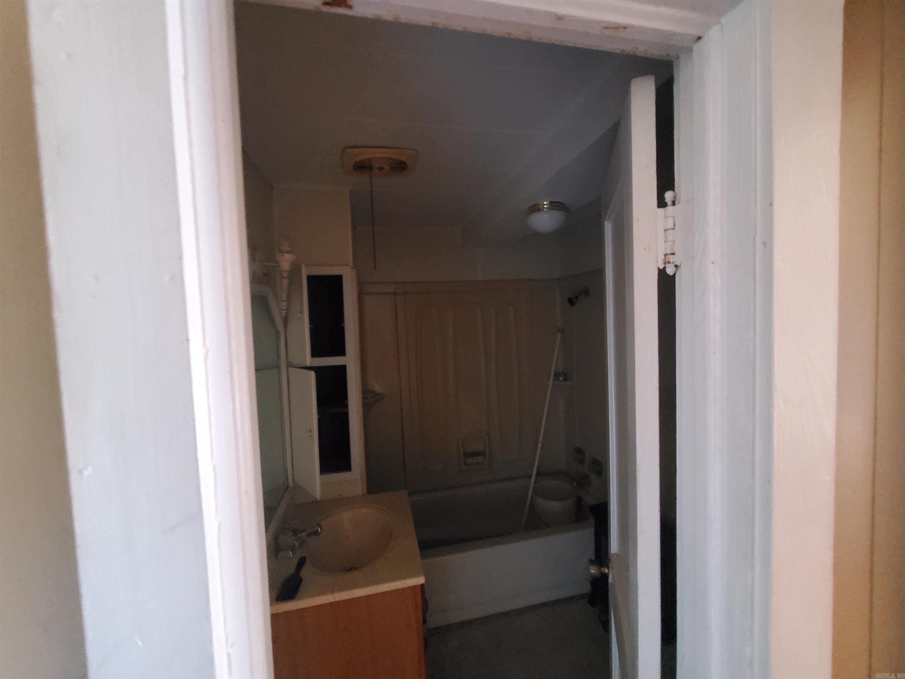 152 N Moore Avenue Property Photo 32