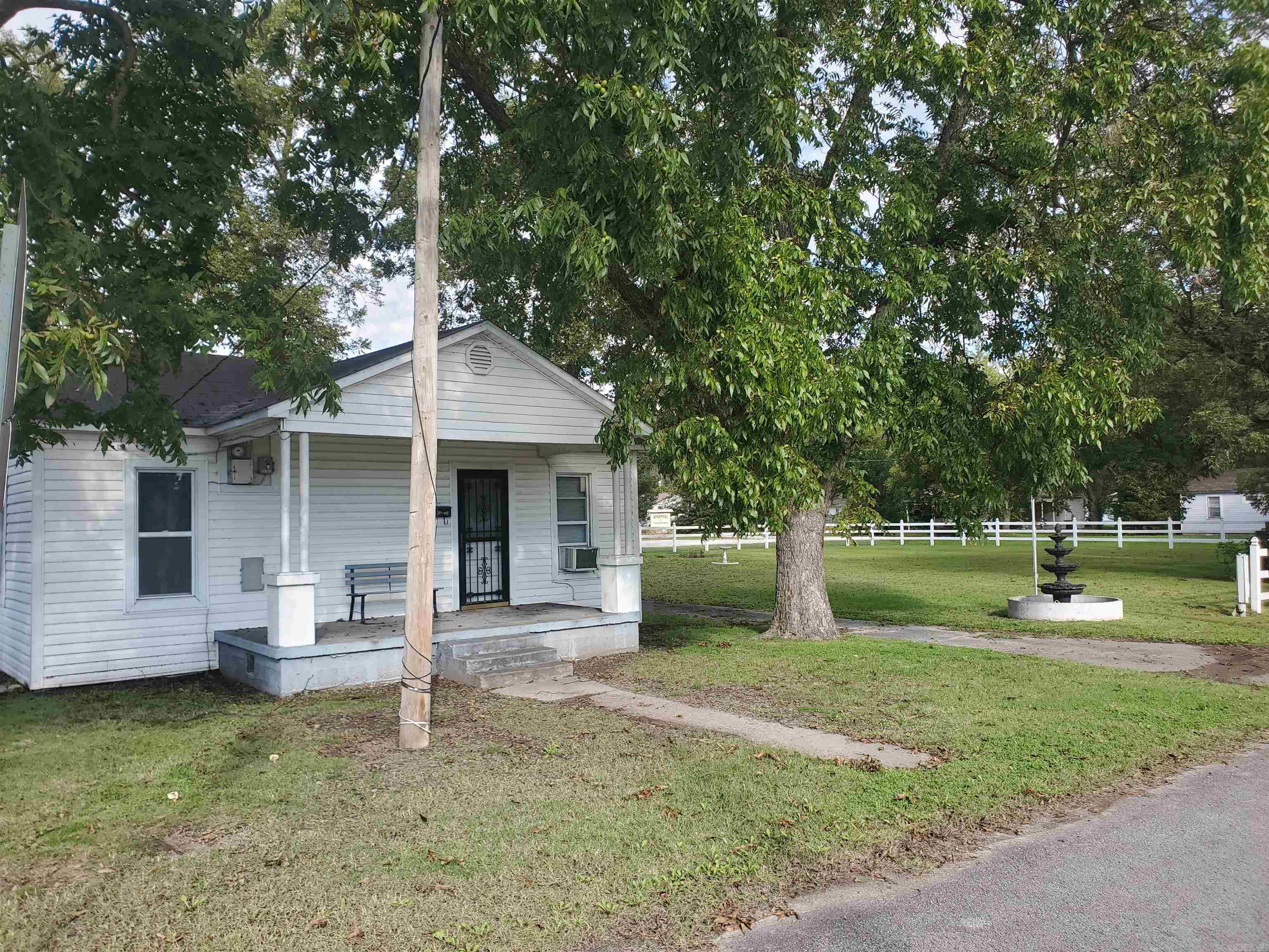 152 N Moore Avenue Property Photo 34