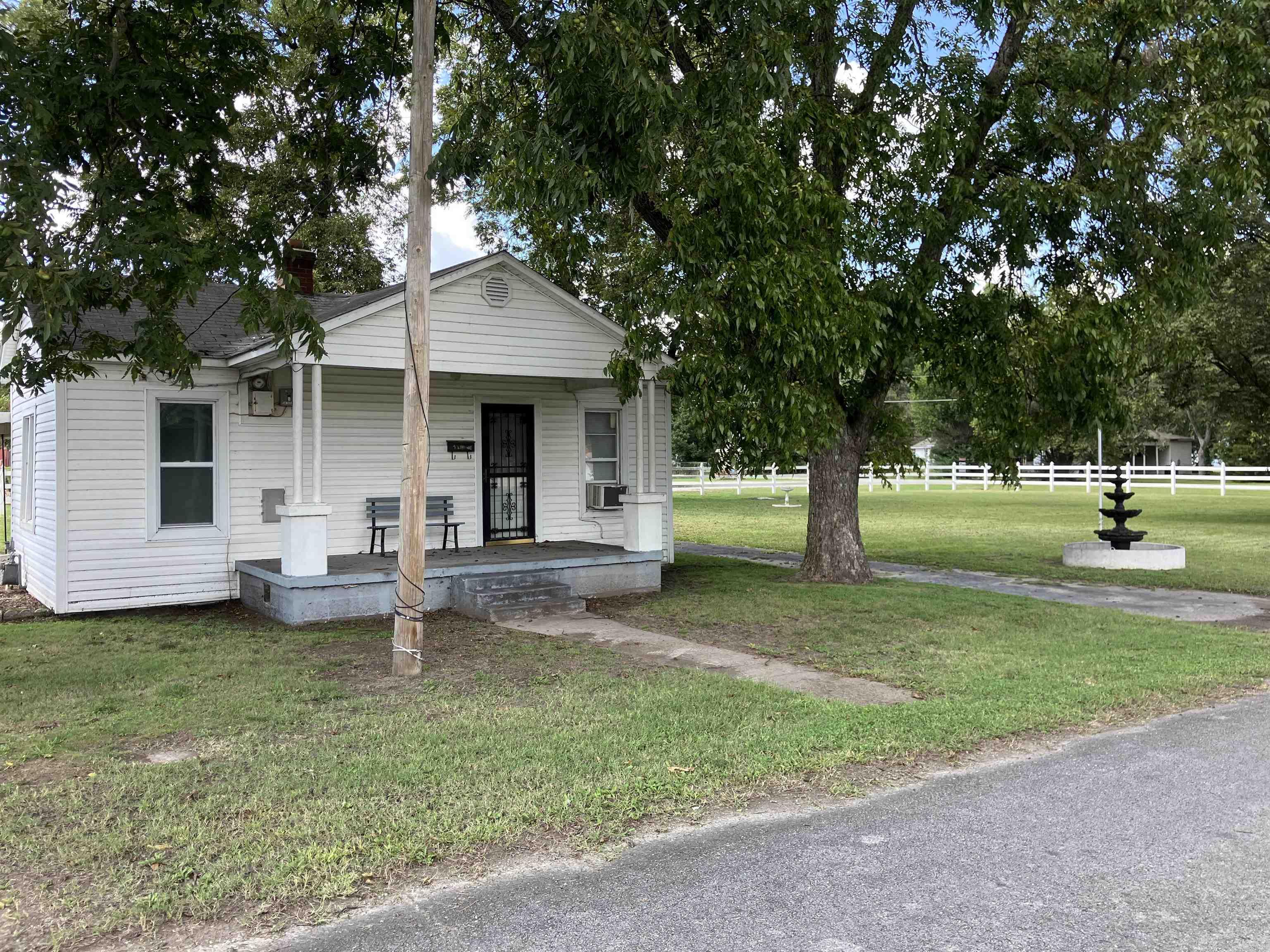 152 N Moore Avenue Property Photo 36