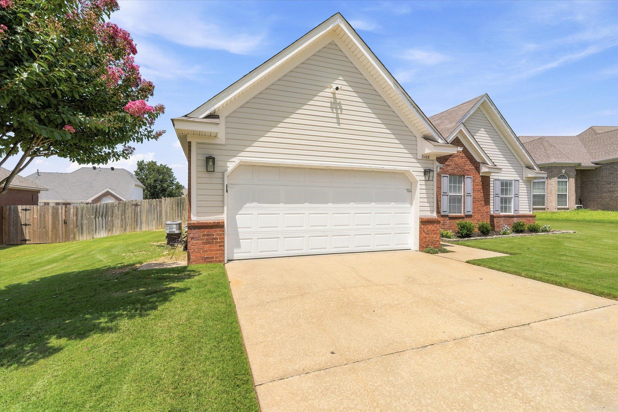 2108 Quarry Cove Property Photo 4