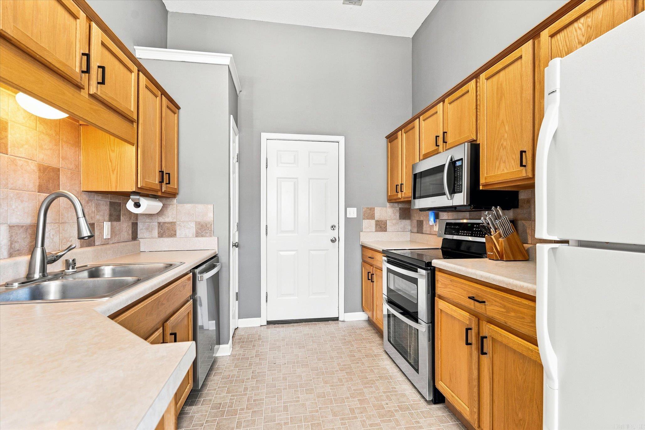 2108 Quarry Cove Property Photo 9