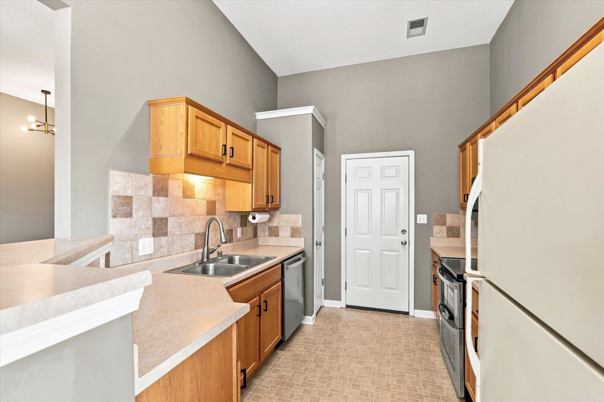 2108 Quarry Cove Property Photo 10