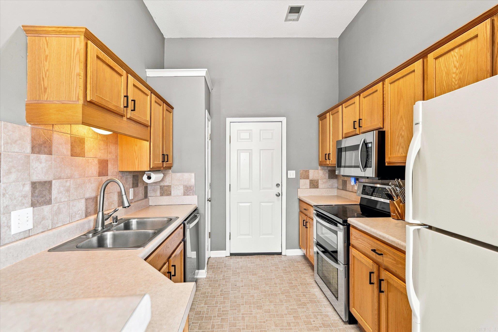 2108 Quarry Cove Property Photo 12