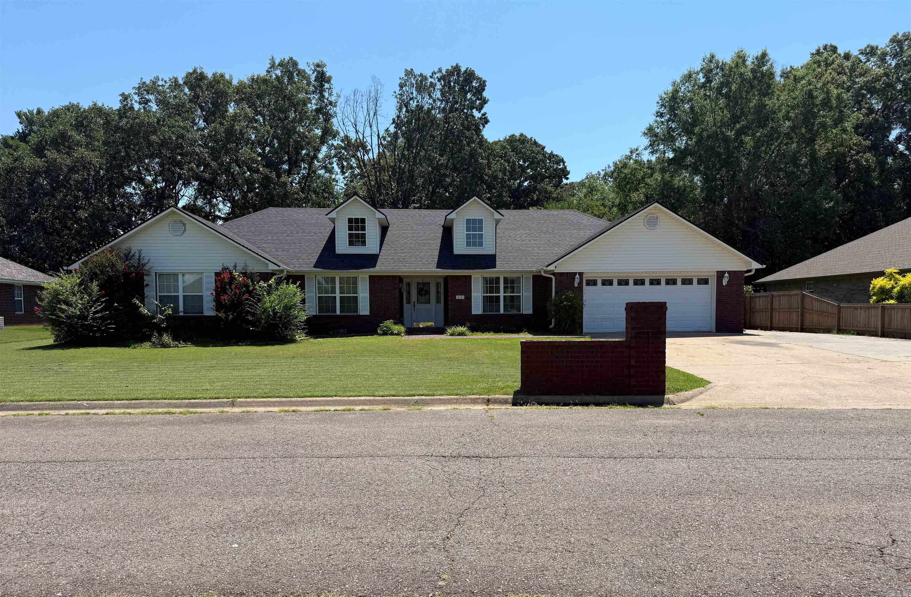 300 Cherokee Lane Property Photo 1