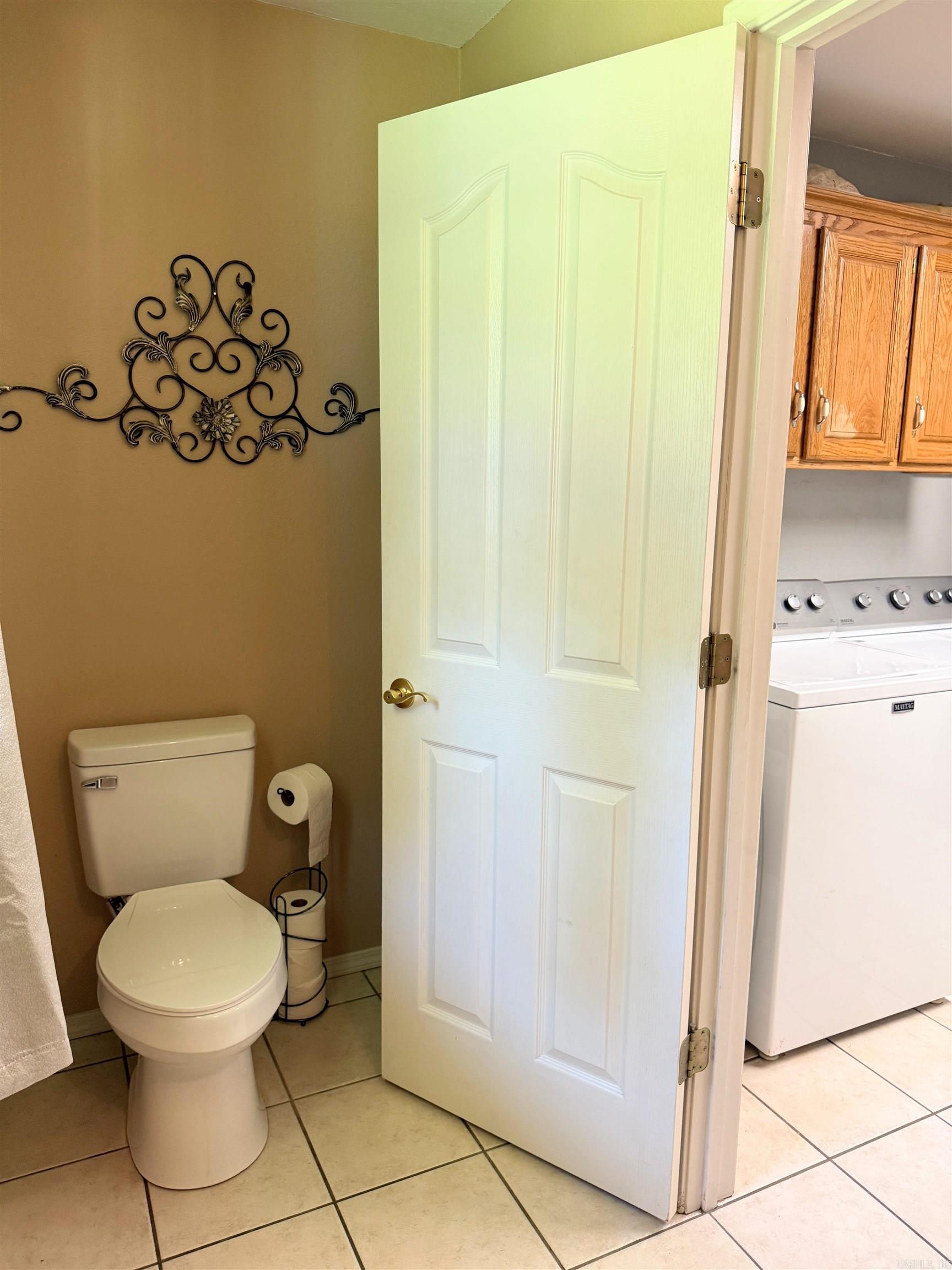 300 Cherokee Lane Property Photo 11