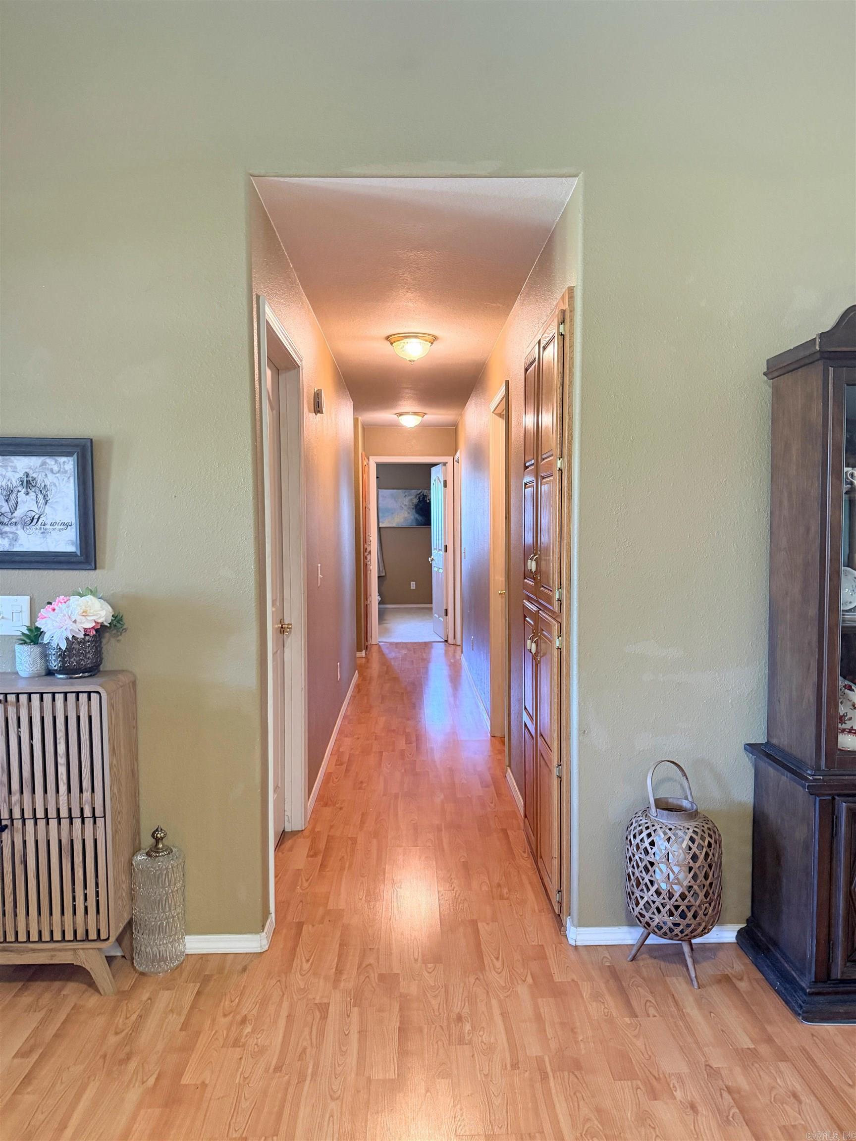 300 Cherokee Lane Property Photo 14