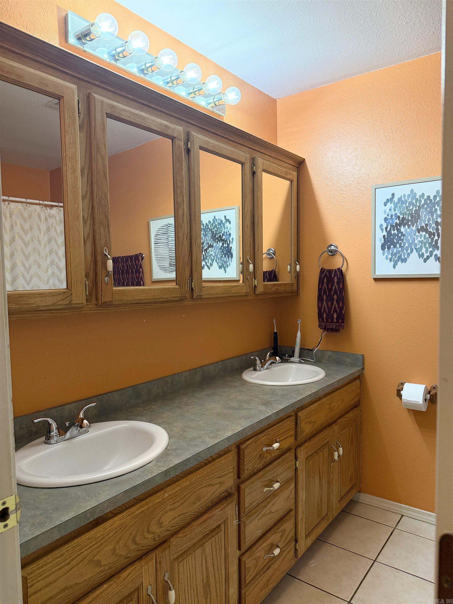 300 Cherokee Lane Property Photo 17