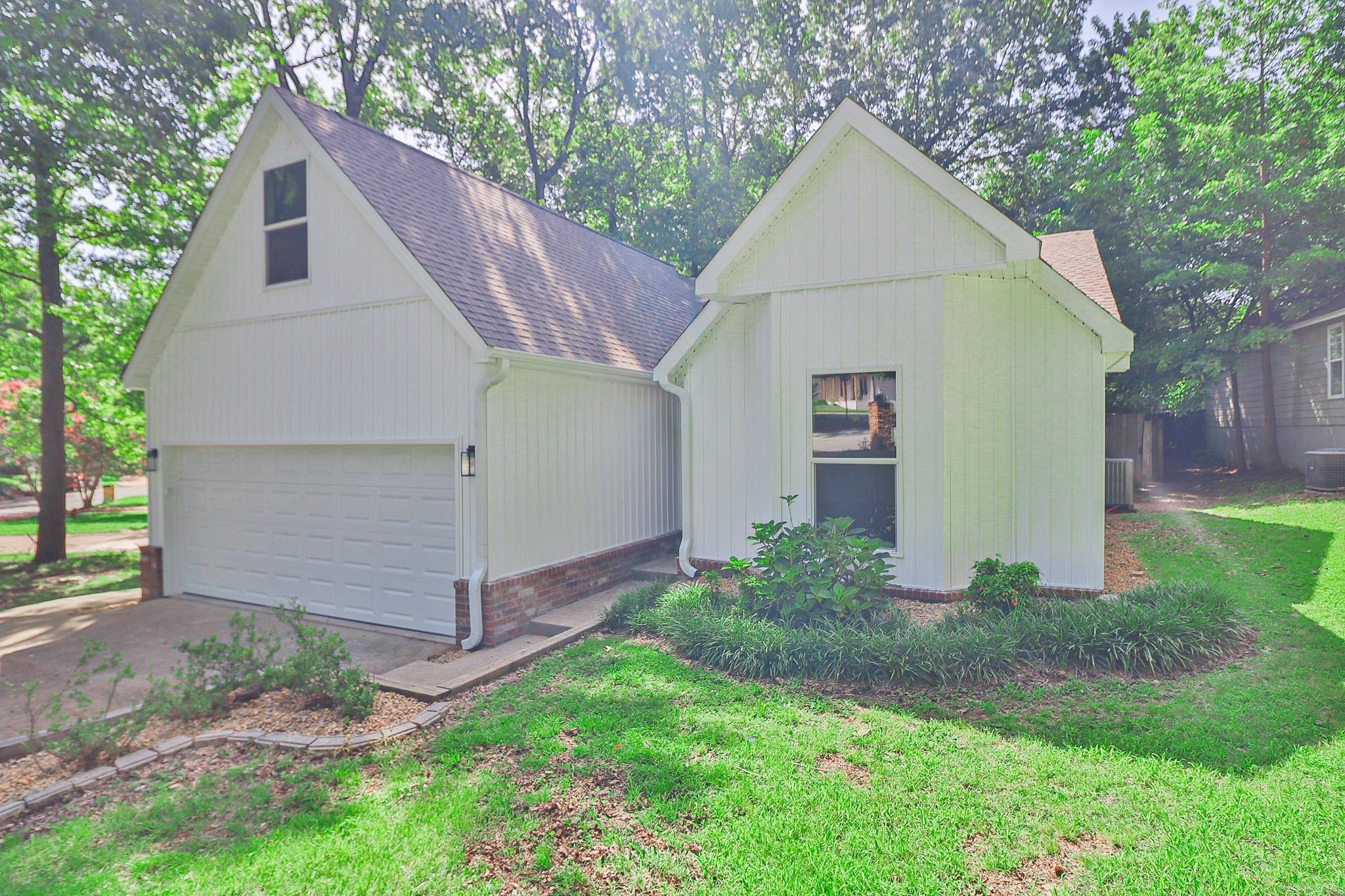 1207 Hunters Run Cove Property Photo 6