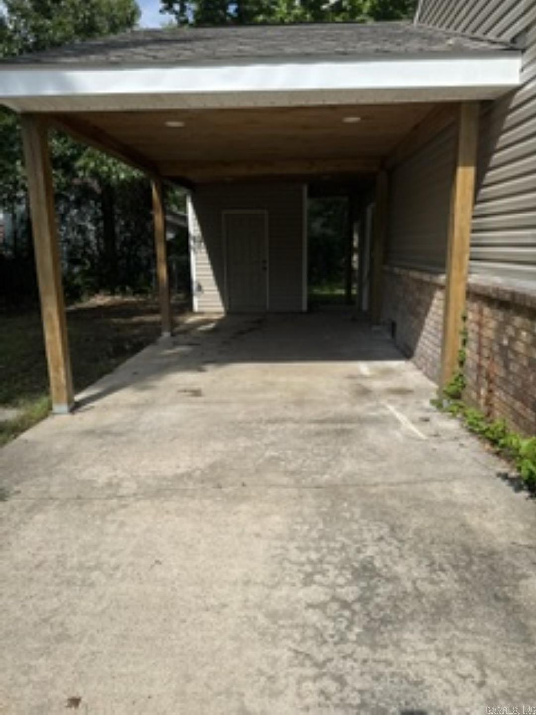 332 E Busbee St Property Photo 12