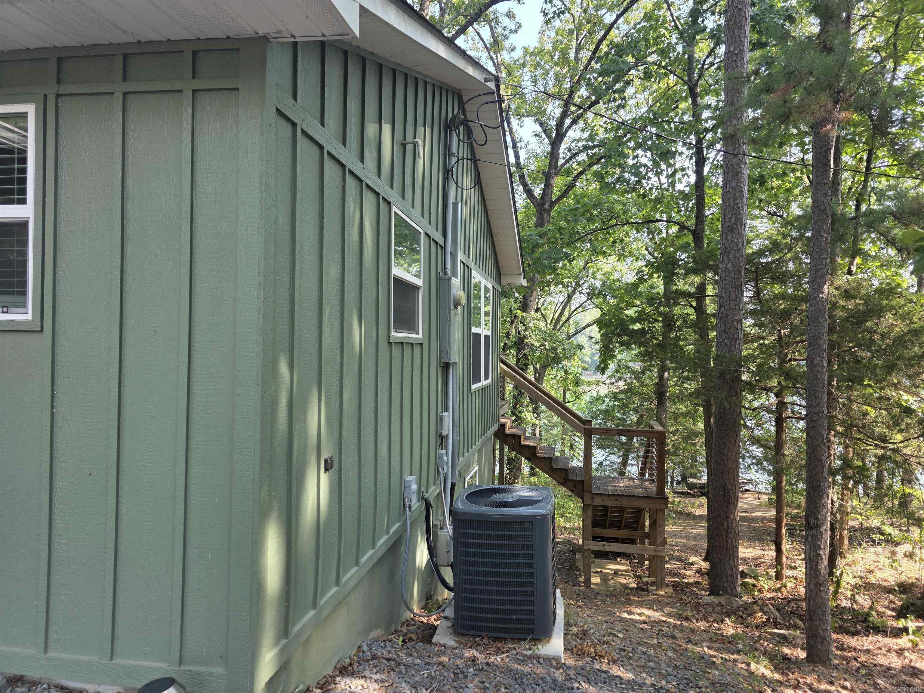 1000 Twin Cove Circle Property Photo 7
