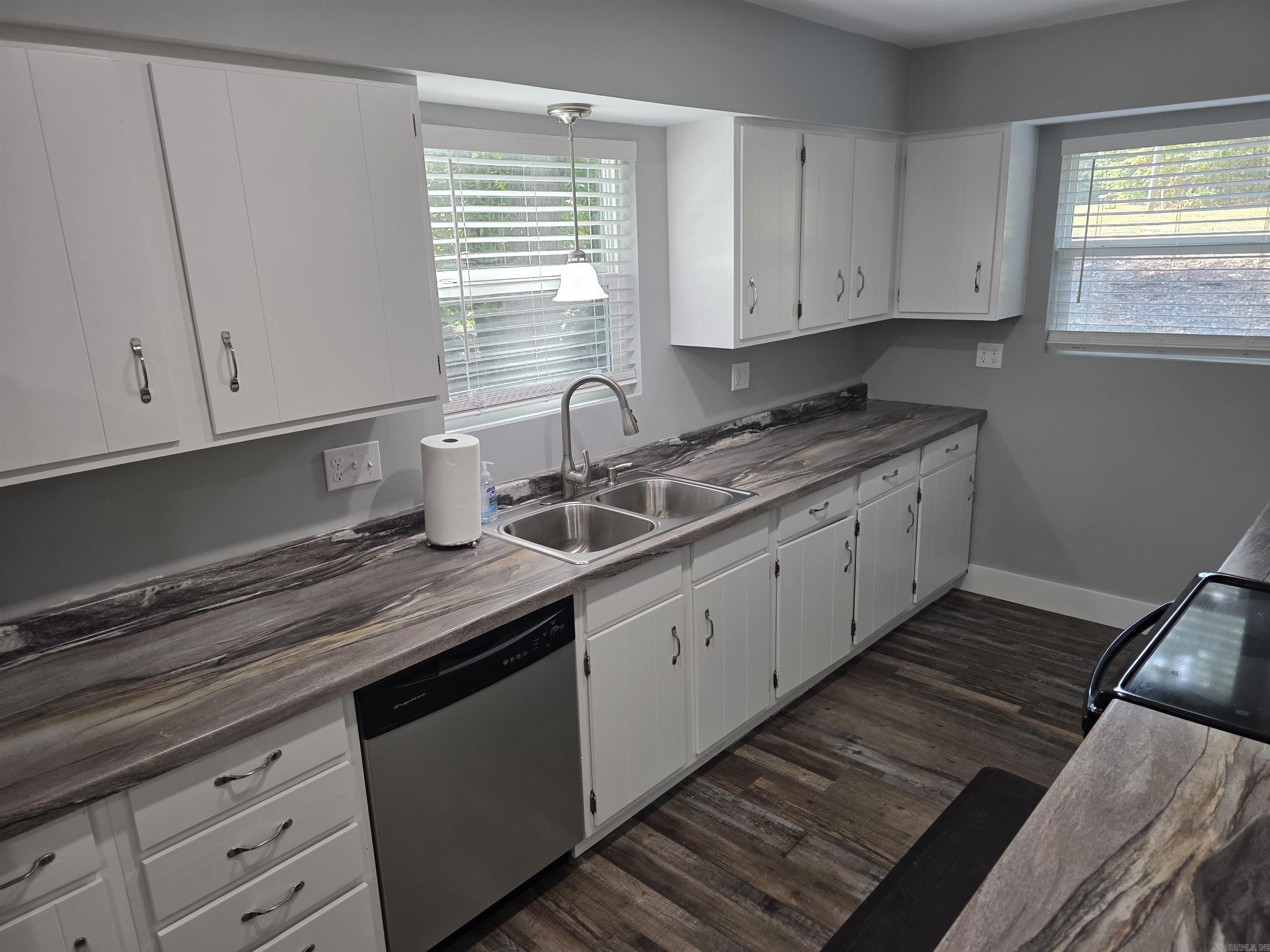 1000 Twin Cove Circle Property Photo 19