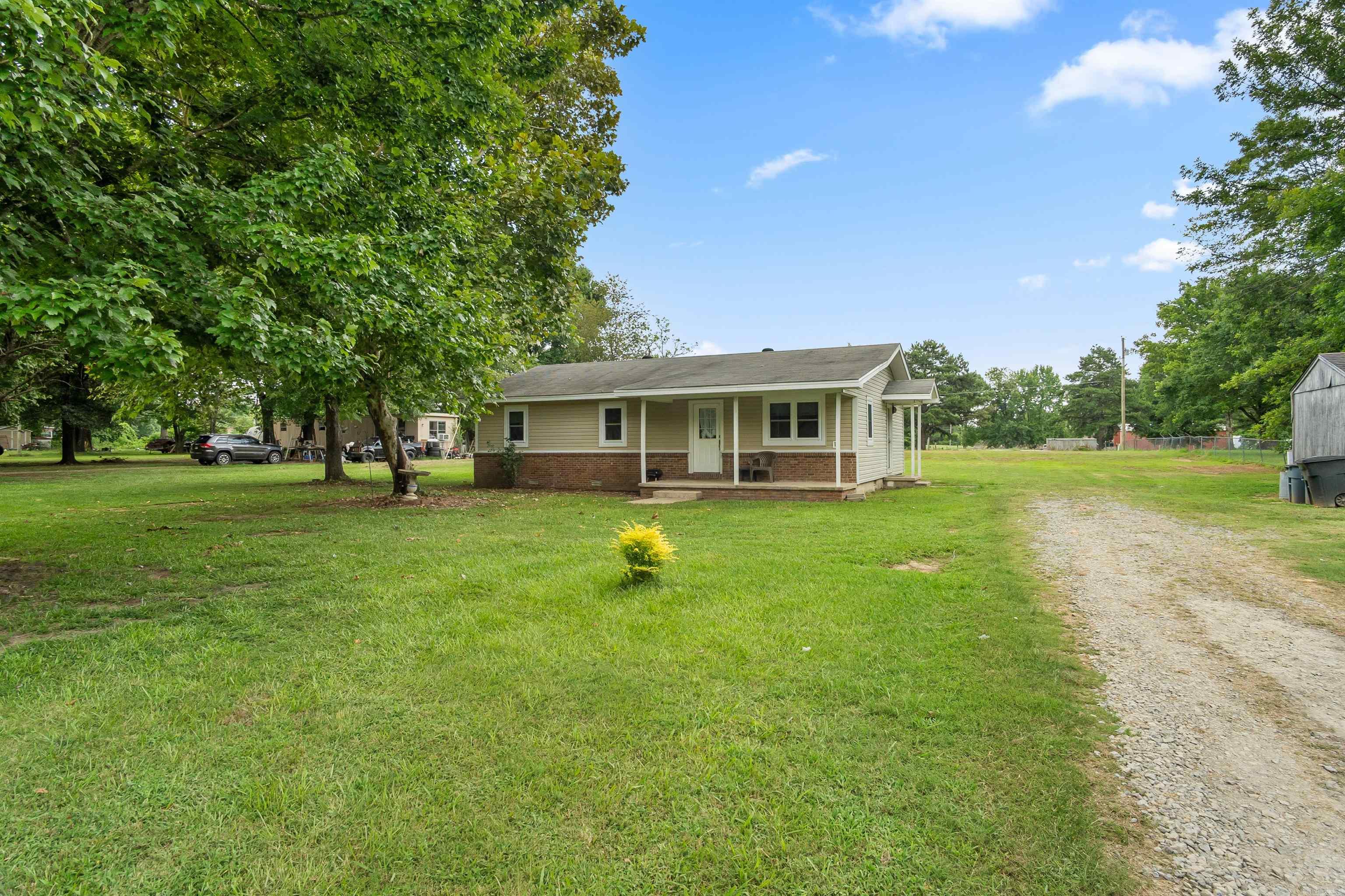 175 Charlie Loop Road Property Photo 3